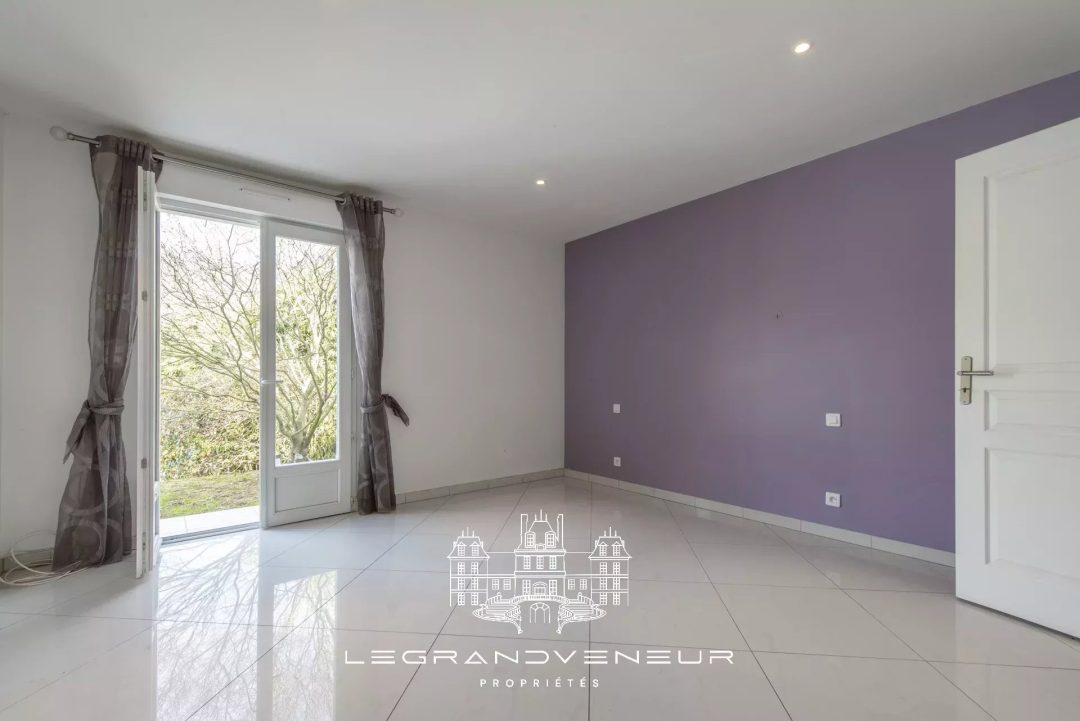 À 4KM DE NEMOURS- À ORMESSON – VILLA CONTEMPORAINE DE 260M² – 6 CHAMBRES – SOUS SOL TOTAL – PISCINE ET JARDIN PAYSAGER DE 3947M²