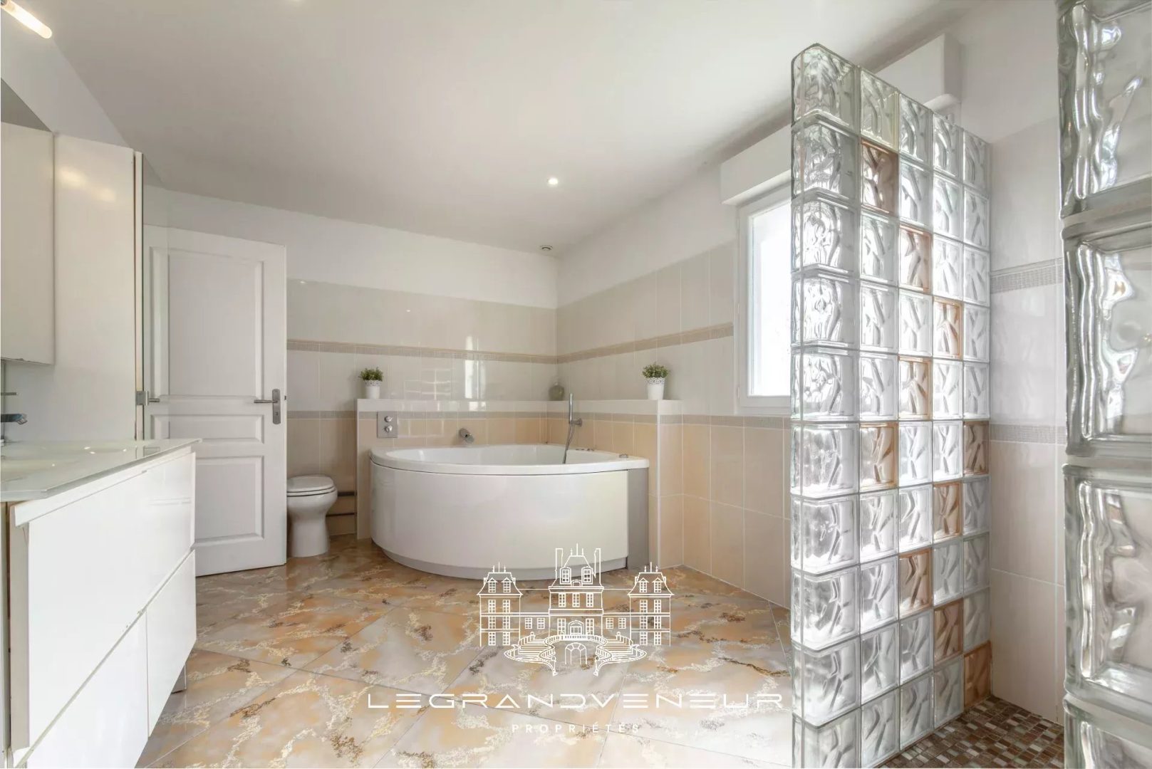 À 4KM DE NEMOURS- À ORMESSON – VILLA CONTEMPORAINE DE 260M² – 6 CHAMBRES – SOUS SOL TOTAL – PISCINE ET JARDIN PAYSAGER DE 3947M²