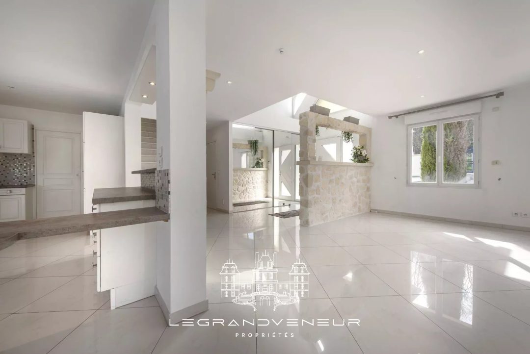 À 4KM DE NEMOURS- À ORMESSON – VILLA CONTEMPORAINE DE 260M² – 6 CHAMBRES – SOUS SOL TOTAL – PISCINE ET JARDIN PAYSAGER DE 3947M²