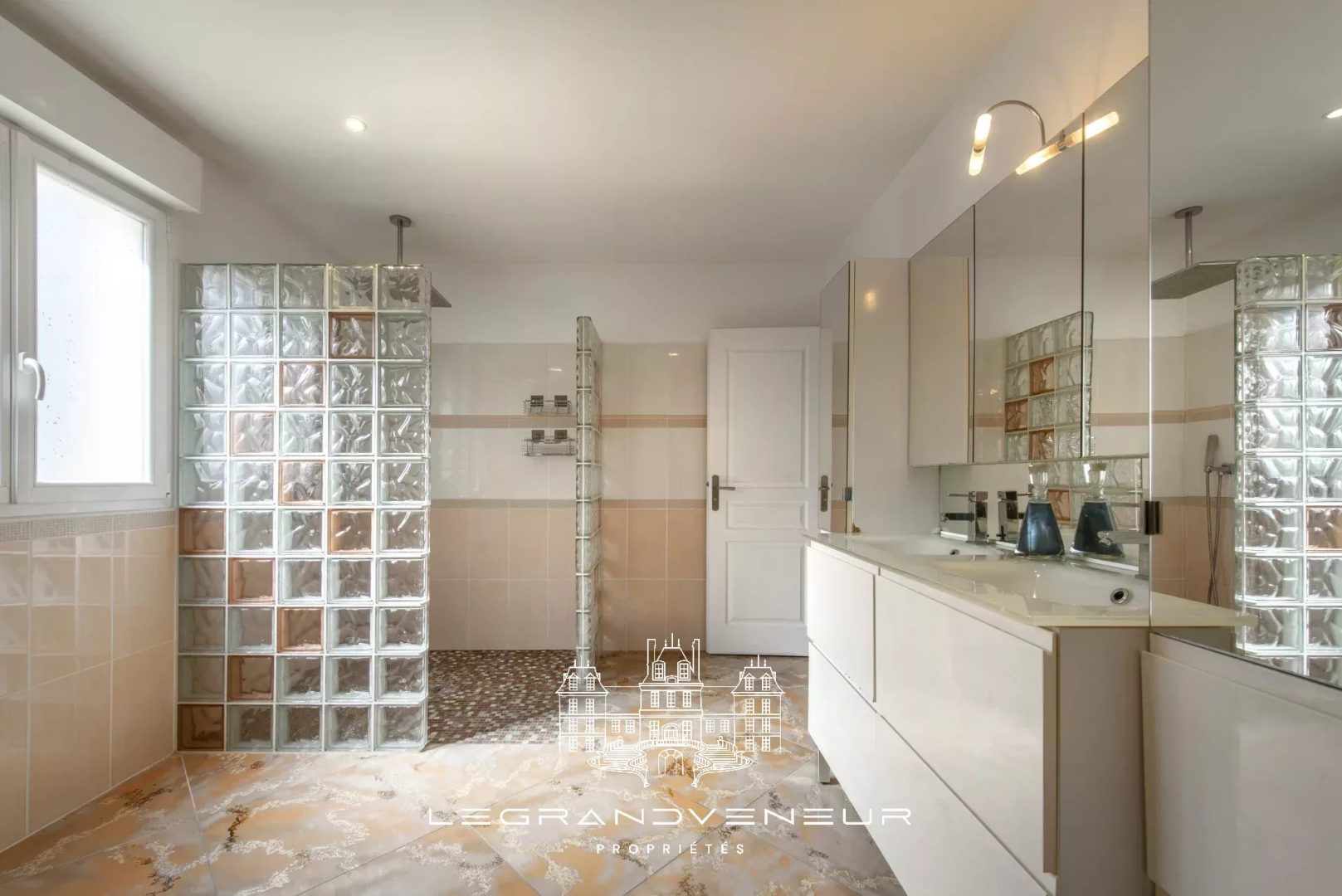 À 4KM DE NEMOURS- À ORMESSON – VILLA CONTEMPORAINE DE 260M² – 6 CHAMBRES – SOUS SOL TOTAL – PISCINE ET JARDIN PAYSAGER DE 3947M²