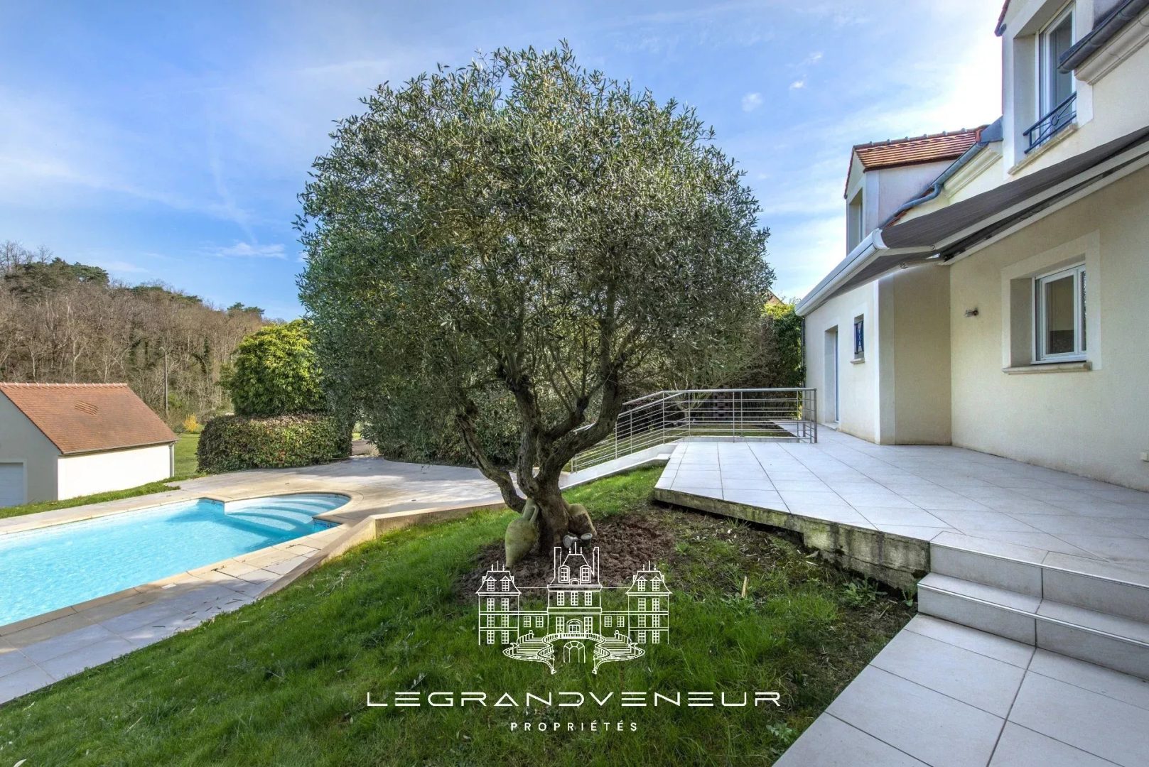 À 4KM DE NEMOURS- À ORMESSON – VILLA CONTEMPORAINE DE 260M² – 6 CHAMBRES – SOUS SOL TOTAL – PISCINE ET JARDIN PAYSAGER DE 3947M²