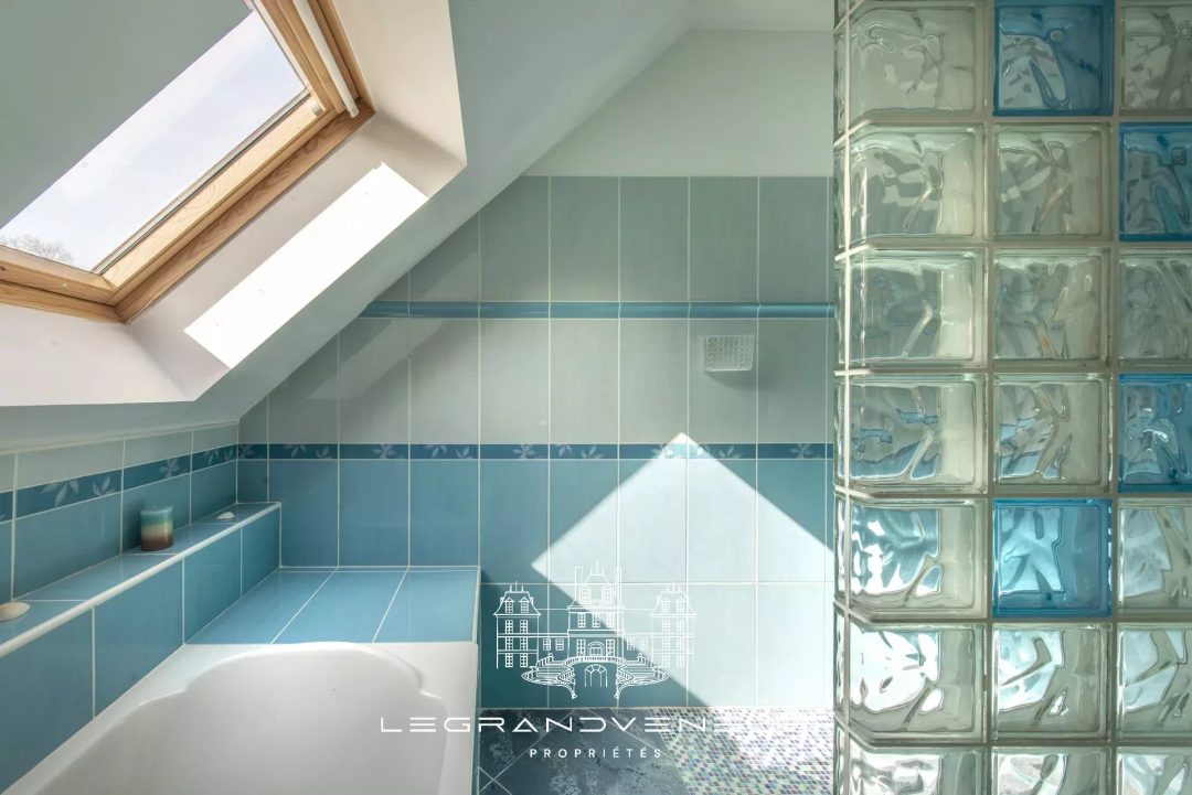 À 4KM DE NEMOURS- À ORMESSON – VILLA CONTEMPORAINE DE 260M² – 6 CHAMBRES – SOUS SOL TOTAL – PISCINE ET JARDIN PAYSAGER DE 3947M²