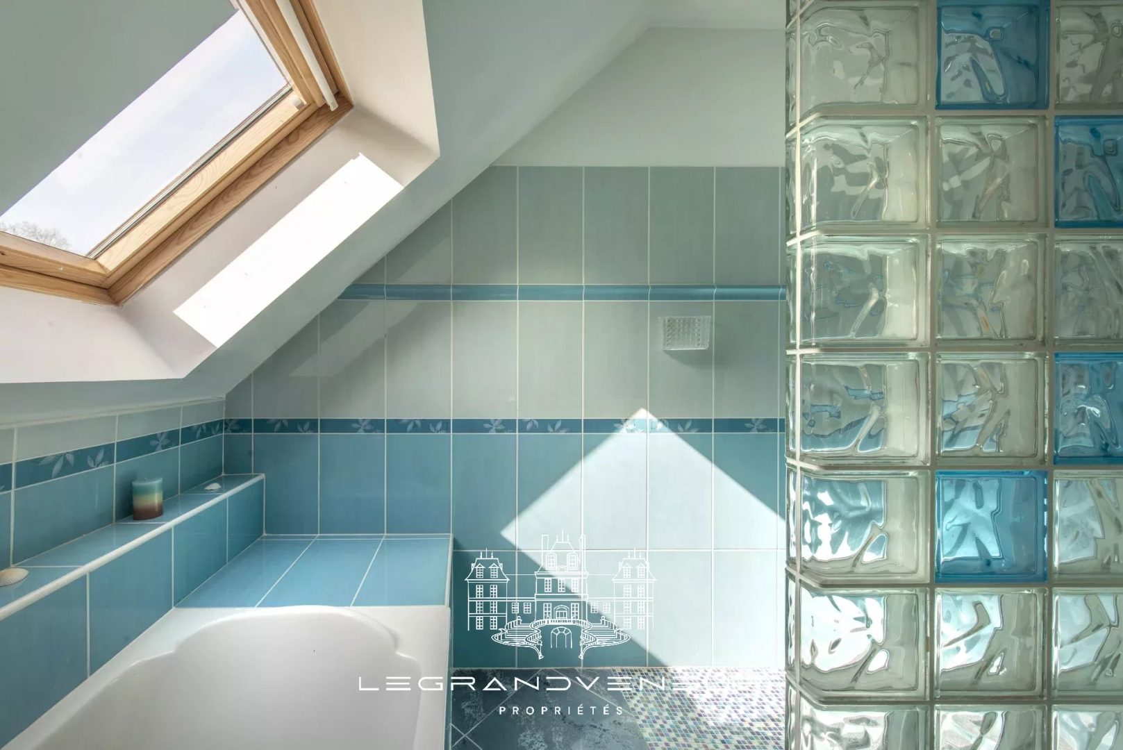 À 4KM DE NEMOURS- À ORMESSON – VILLA CONTEMPORAINE DE 260M² – 6 CHAMBRES – SOUS SOL TOTAL – PISCINE ET JARDIN PAYSAGER DE 3947M²