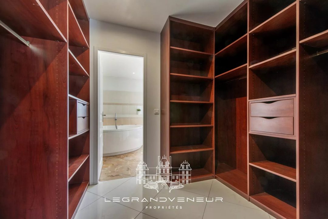 À 4KM DE NEMOURS- À ORMESSON – VILLA CONTEMPORAINE DE 260M² – 6 CHAMBRES – SOUS SOL TOTAL – PISCINE ET JARDIN PAYSAGER DE 3947M²