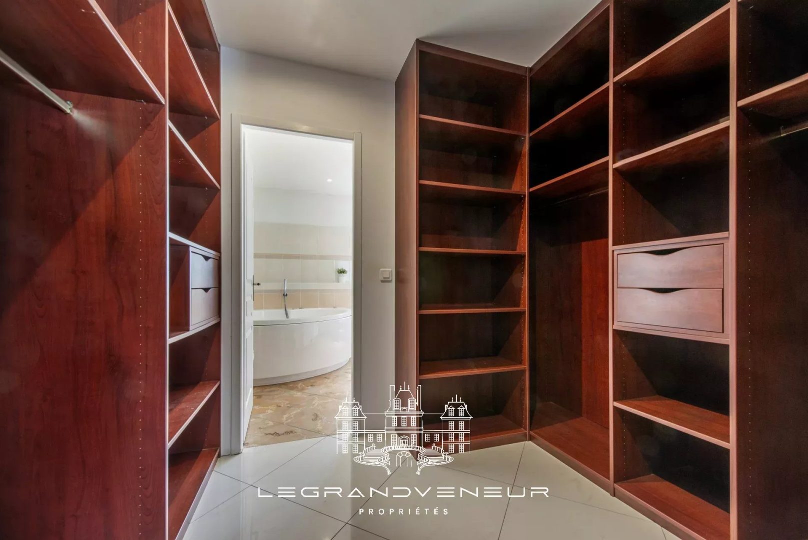 À 4KM DE NEMOURS- À ORMESSON – VILLA CONTEMPORAINE DE 260M² – 6 CHAMBRES – SOUS SOL TOTAL – PISCINE ET JARDIN PAYSAGER DE 3947M²