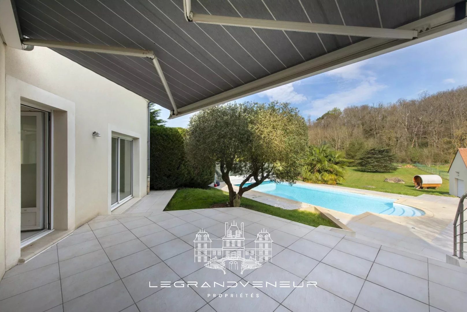 À 4KM DE NEMOURS- À ORMESSON – VILLA CONTEMPORAINE DE 260M² – 6 CHAMBRES – SOUS SOL TOTAL – PISCINE ET JARDIN PAYSAGER DE 3947M²