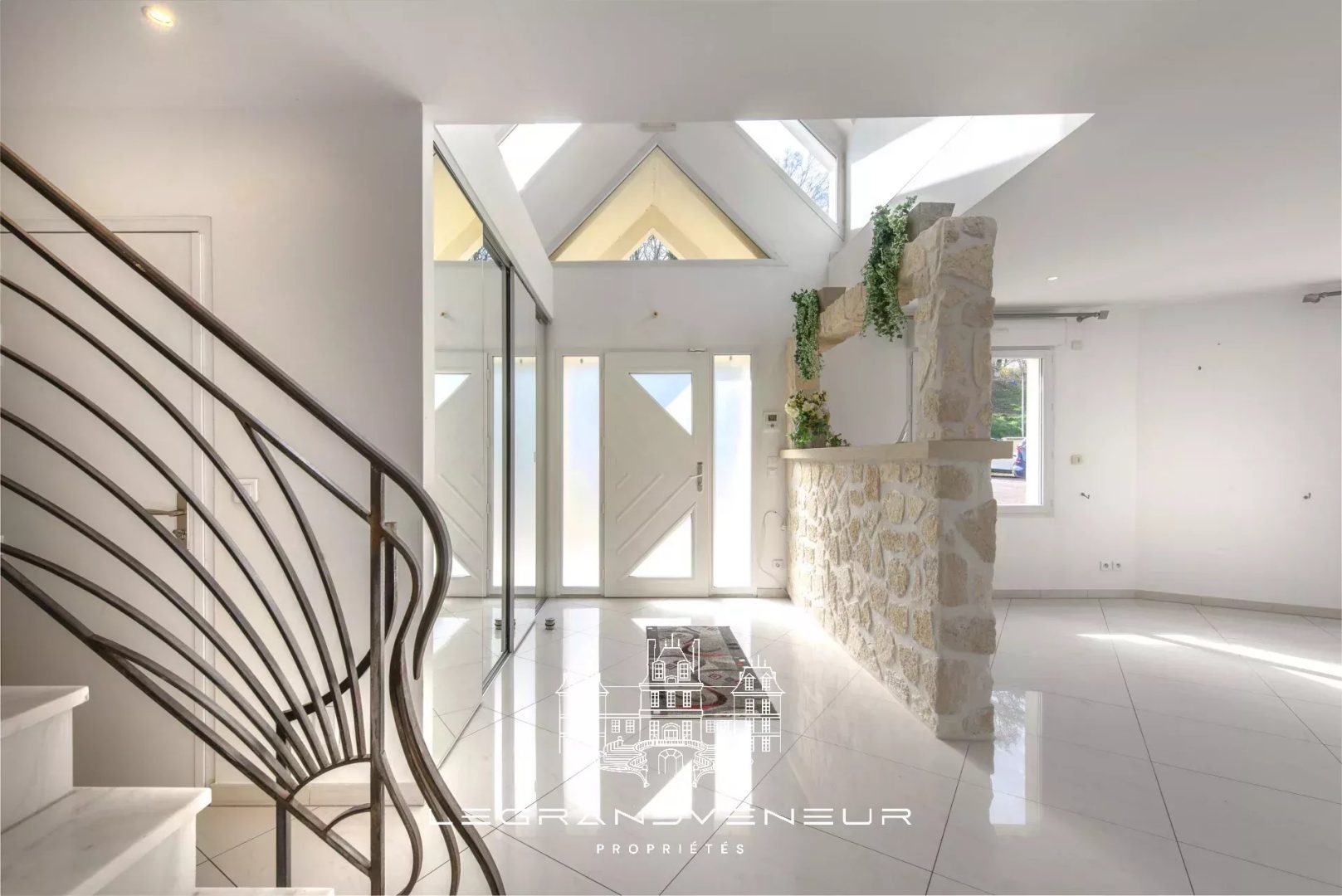 À 4KM DE NEMOURS- À ORMESSON – VILLA CONTEMPORAINE DE 260M² – 6 CHAMBRES – SOUS SOL TOTAL – PISCINE ET JARDIN PAYSAGER DE 3947M²