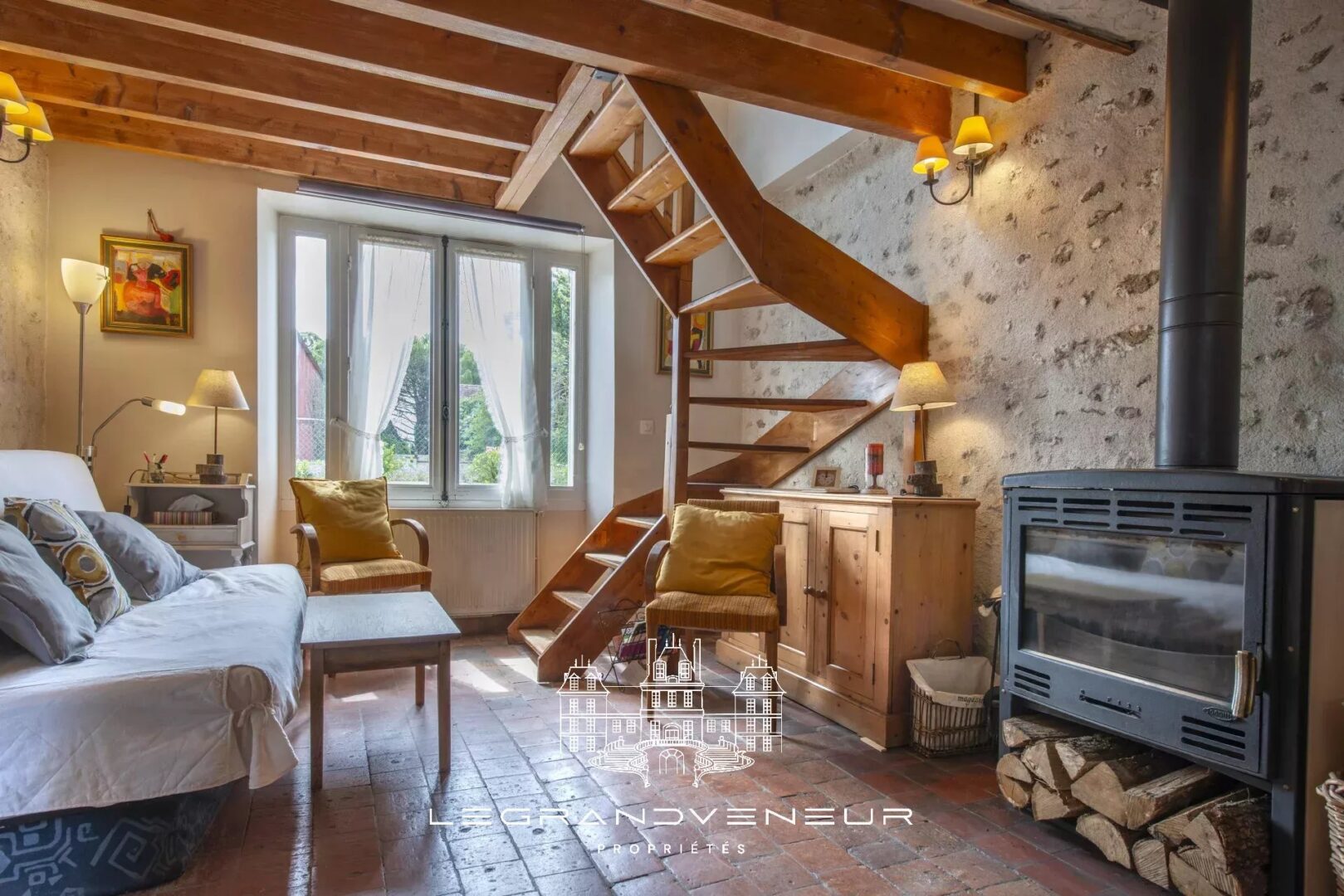 PROCHE NEMOURS – À FROMONT – AUTHENTIQUE PROPRIÉTÉ DE 285M²- 7 CHAMBRES AVEC GÎTE INDÉPENDANT ET BUREAU/ATELIER, ÉDIFIÉE SUR PARC CLOS ET PAYSAGER DE 1994M²