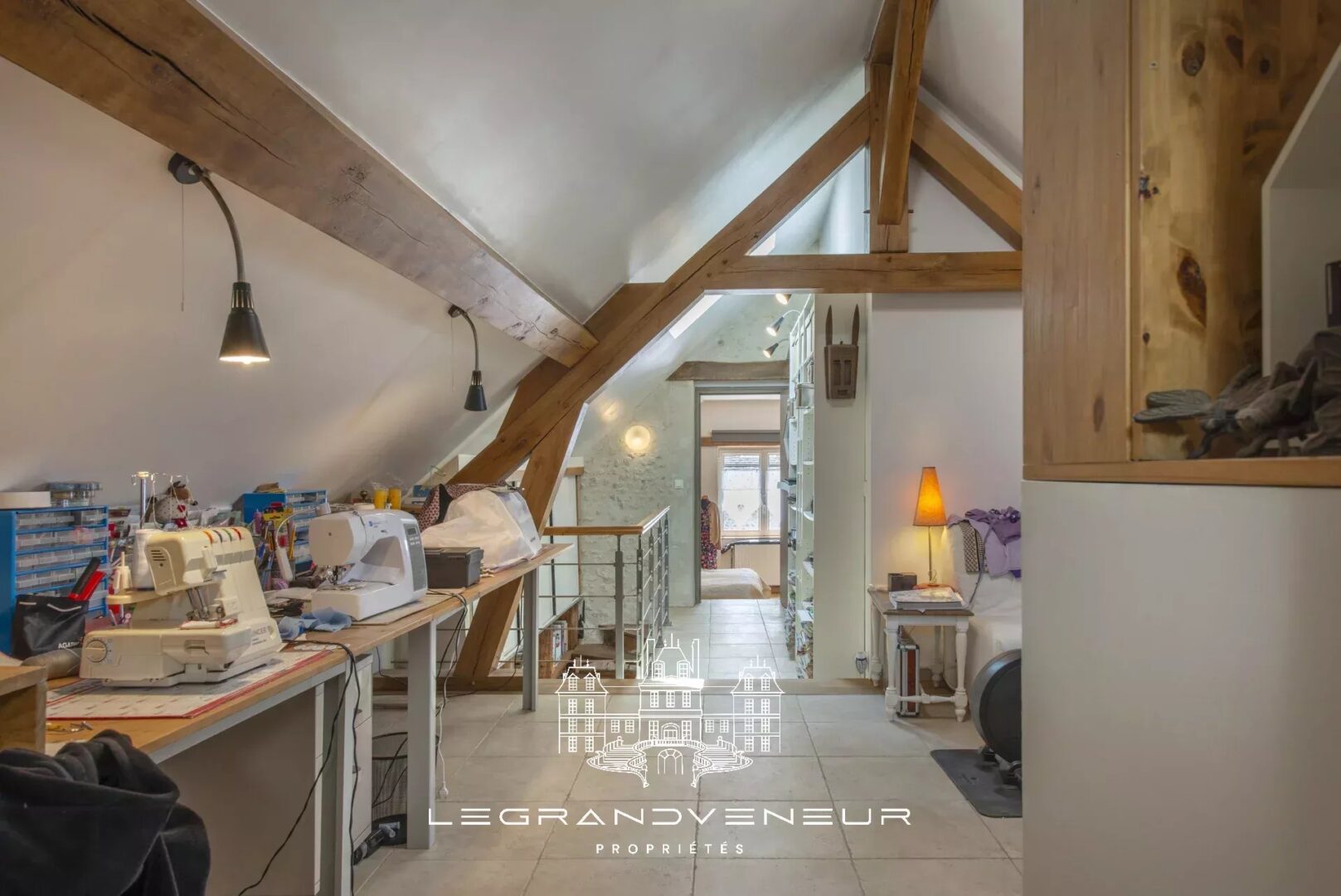 PROCHE NEMOURS – À FROMONT – AUTHENTIQUE PROPRIÉTÉ DE 285M²- 7 CHAMBRES AVEC GÎTE INDÉPENDANT ET BUREAU/ATELIER, ÉDIFIÉE SUR PARC CLOS ET PAYSAGER DE 1994M²