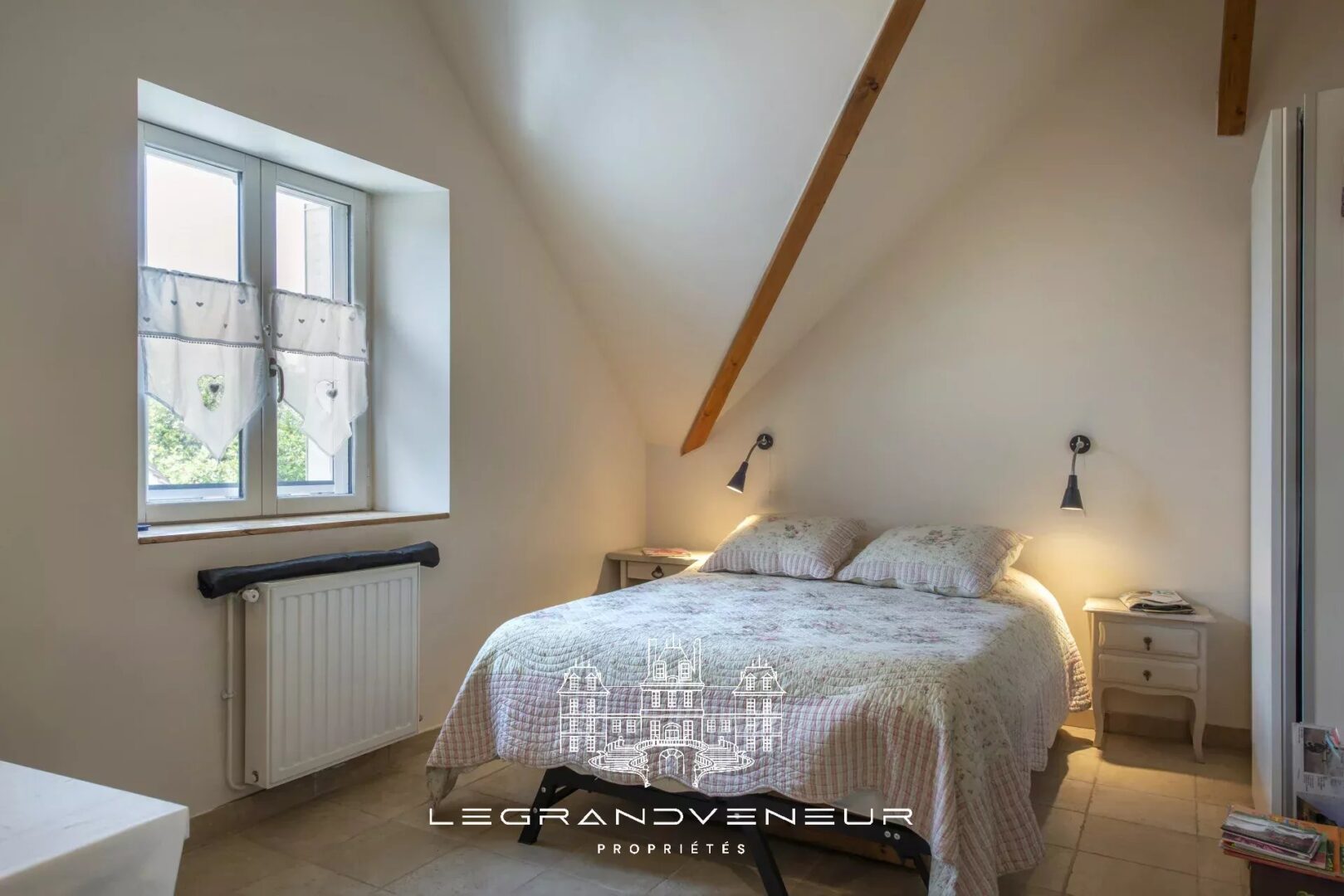PROCHE NEMOURS – À FROMONT – AUTHENTIQUE PROPRIÉTÉ DE 285M²- 7 CHAMBRES AVEC GÎTE INDÉPENDANT ET BUREAU/ATELIER, ÉDIFIÉE SUR PARC CLOS ET PAYSAGER DE 1994M²