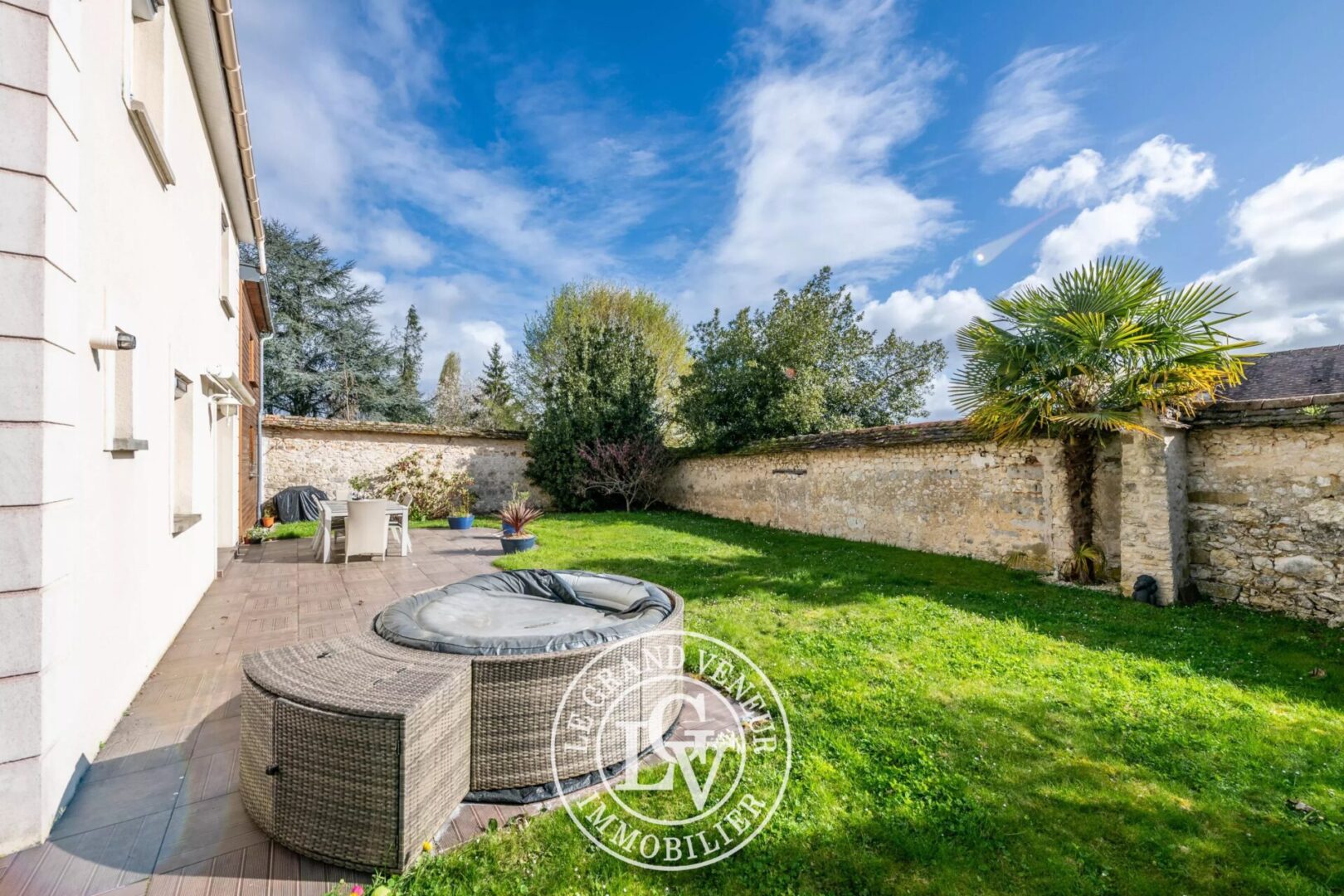 PROCHE FONTAINEBLEAU – THOMERY – MAISON FAMILIALE DE 180 M²  – ENVIRONNEMENT CALME ET RECHERCHÉ