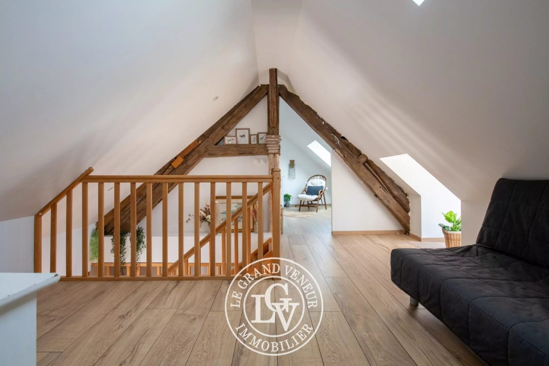 20 MN DE LARCHANT –  PROPRIÉTÉ COMPRENANT DEUX LONGÈRES RÉNOVÉES – 8 CHAMBRES- 7 325 M² DE TERRAIN