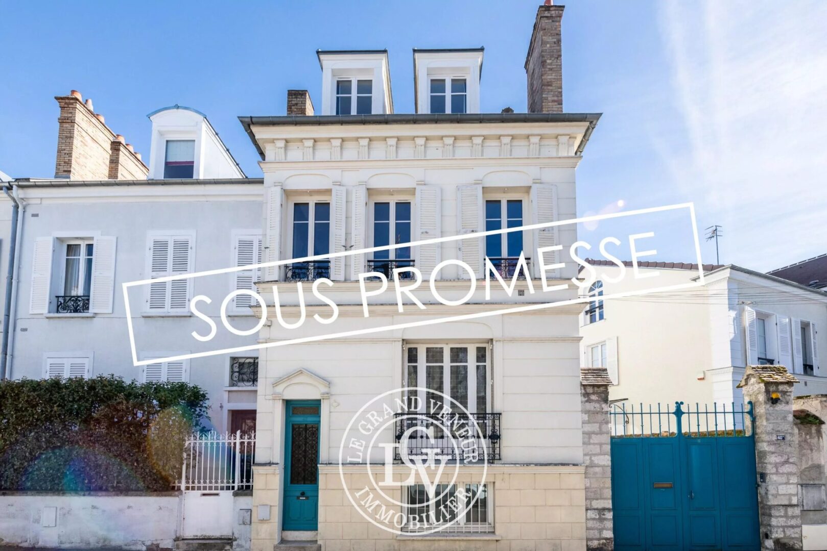 FONTAINEBLEAU – MAISON DE VILLE RÉNOVÉE DE 98M2 – 4 CHAMBRES, TERRASSE, À DEUX PAS DU CENTRE