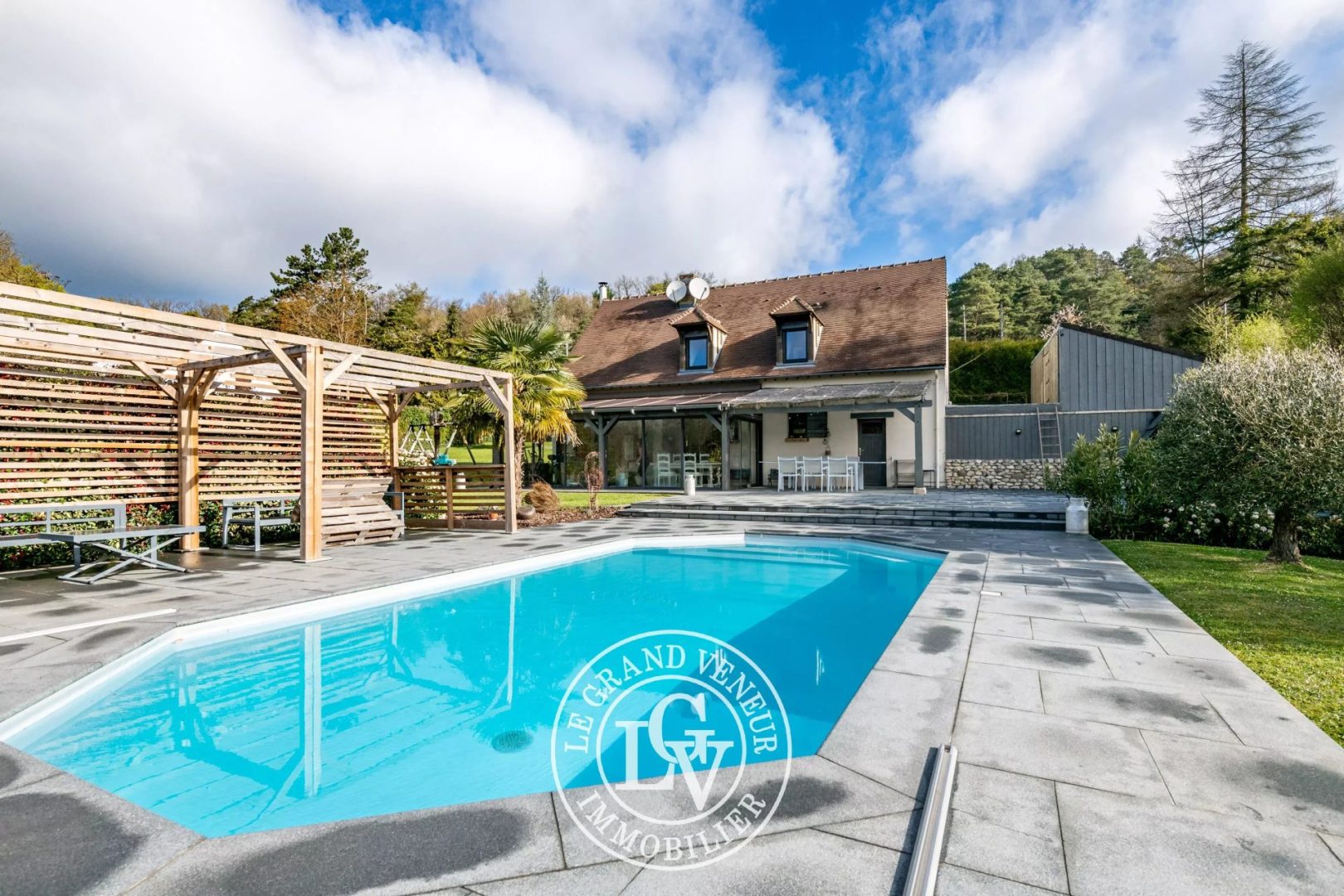30 MIN SUD FONTAINEBLEAU – PALEY – MAISON DE CHARME DE 150 M² AVEC PISCINE SUR 3500 M² DE TERRAIN AU CALME ABSOLU