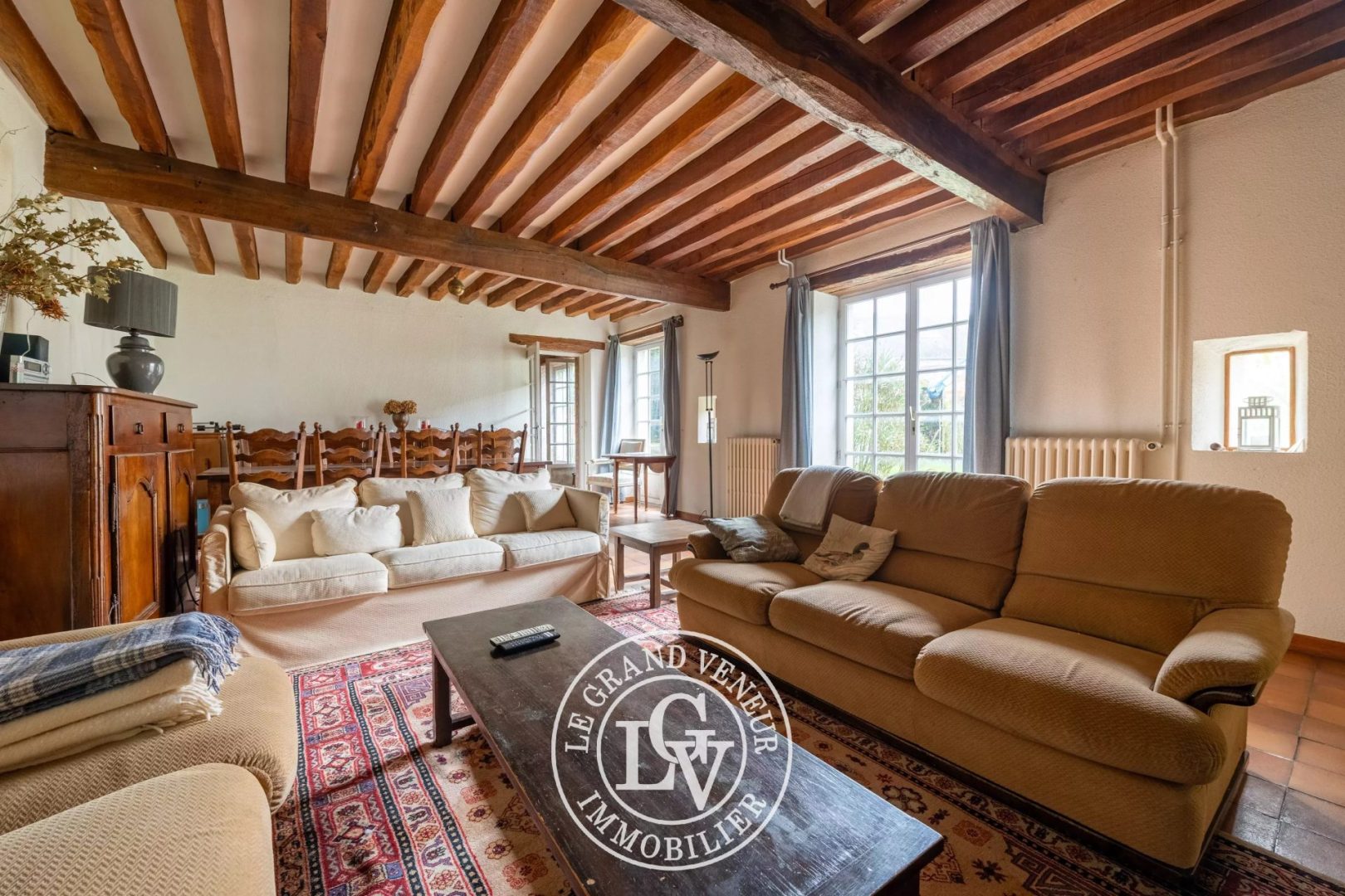 4MN DE BARBIZON – À PERTHES-EN-GÂTINAIS- AUTHENTIQUE LONGÈRE 386M² – GRANGE 100M² AU SOL – CAVE VOUTÉE – JARDIN CLOS 2000M²