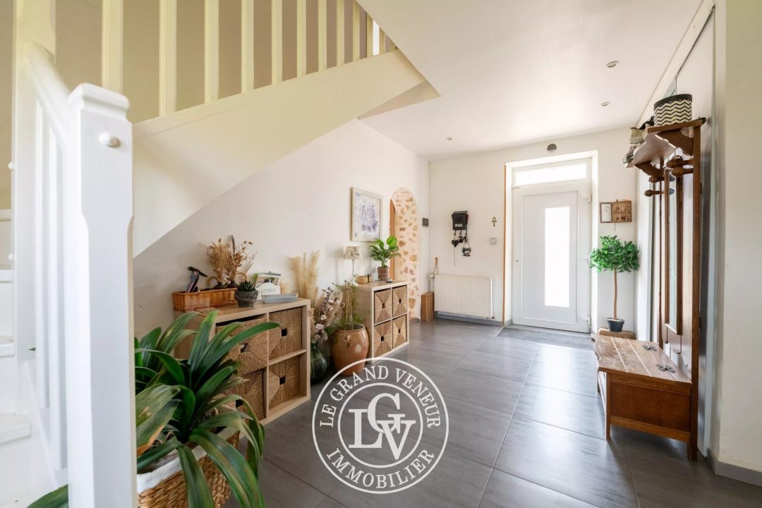 20 MN DE LARCHANT –  PROPRIÉTÉ COMPRENANT DEUX LONGÈRES RÉNOVÉES – 8 CHAMBRES- 7 325 M² DE TERRAIN