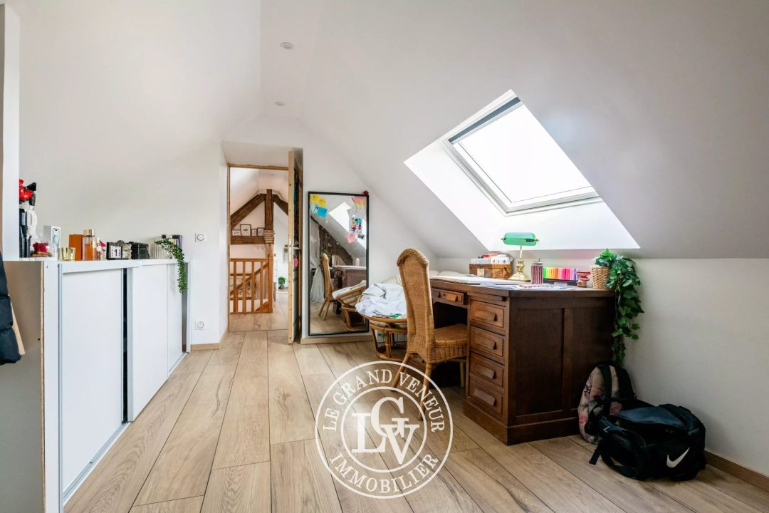 20 MN DE LARCHANT –  PROPRIÉTÉ COMPRENANT DEUX LONGÈRES RÉNOVÉES – 8 CHAMBRES- 7 325 M² DE TERRAIN