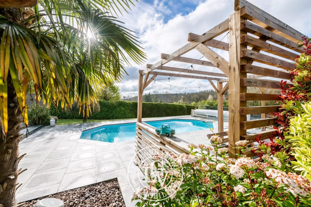 30 MIN SUD FONTAINEBLEAU – PALEY – MAISON DE CHARME DE 150 M²  AVEC PISCINE SUR 3500 M² DE TERRAIN AU CALME ABSOLU