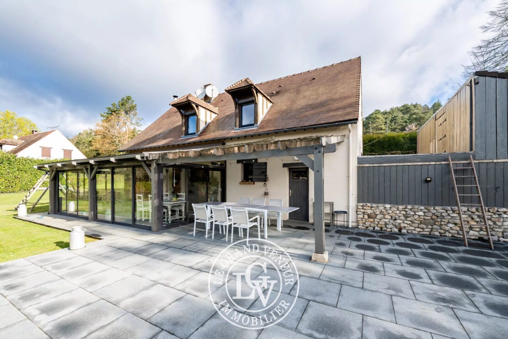 30 MIN SUD FONTAINEBLEAU – PALEY – MAISON DE CHARME DE 150 M²  AVEC PISCINE SUR 3500 M² DE TERRAIN AU CALME ABSOLU