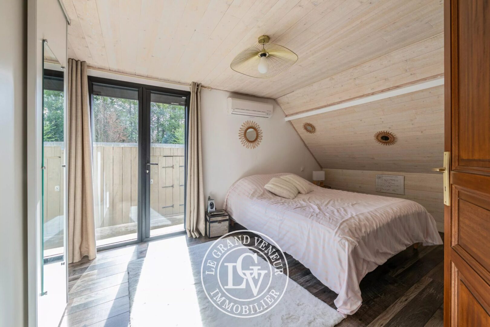 30 MIN SUD FONTAINEBLEAU – PALEY – MAISON DE CHARME DE 150 M²  AVEC PISCINE SUR 3500 M² DE TERRAIN AU CALME ABSOLU
