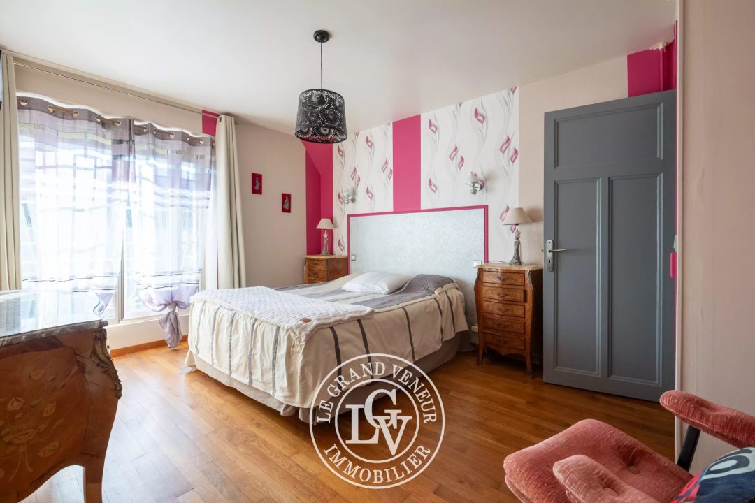ACHÈRES-LA-FORÊT – ENSEMBLE IMMOBILIER MIXTE DE 1 015 m² – HABITATION & ACTIVITÉ PROFESSIONNELLE