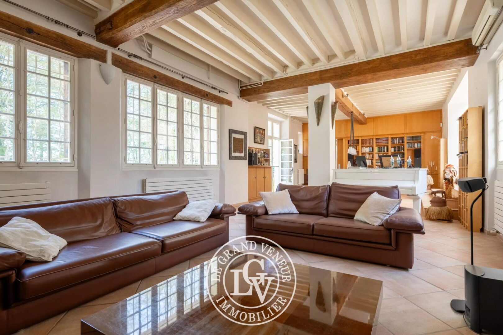 DEMEURE DE CHARME – 6 CHAMBRES – BUREAU – 3 SALLES DE BAINS – PISCINE – TENNIS- PARC PAYSAGER DE 24 500M²
