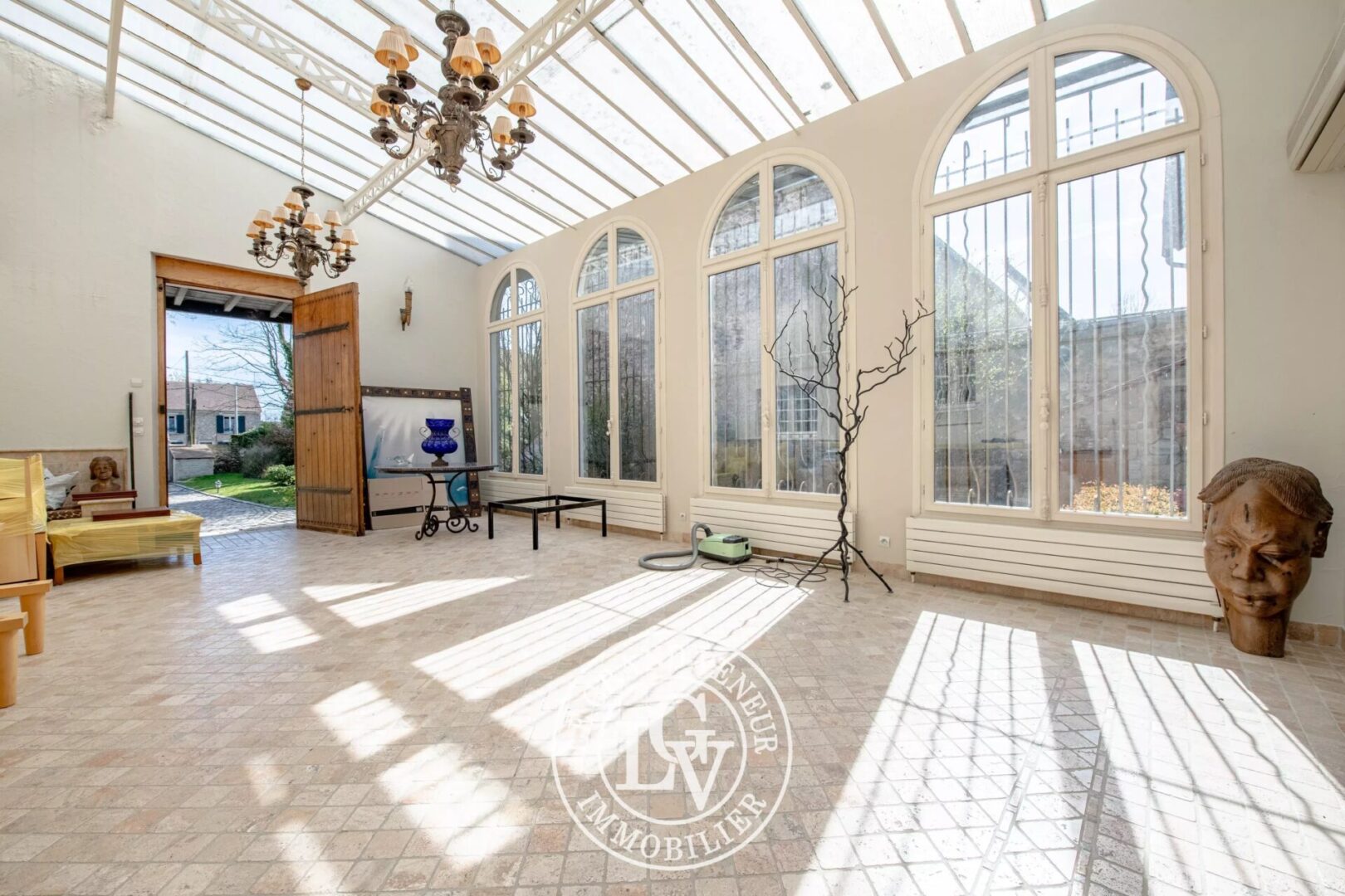 DEMEURE DE CHARME – 6 CHAMBRES – BUREAU – 3 SALLES DE BAINS – PISCINE – TENNIS- PARC PAYSAGER DE 24 500M²