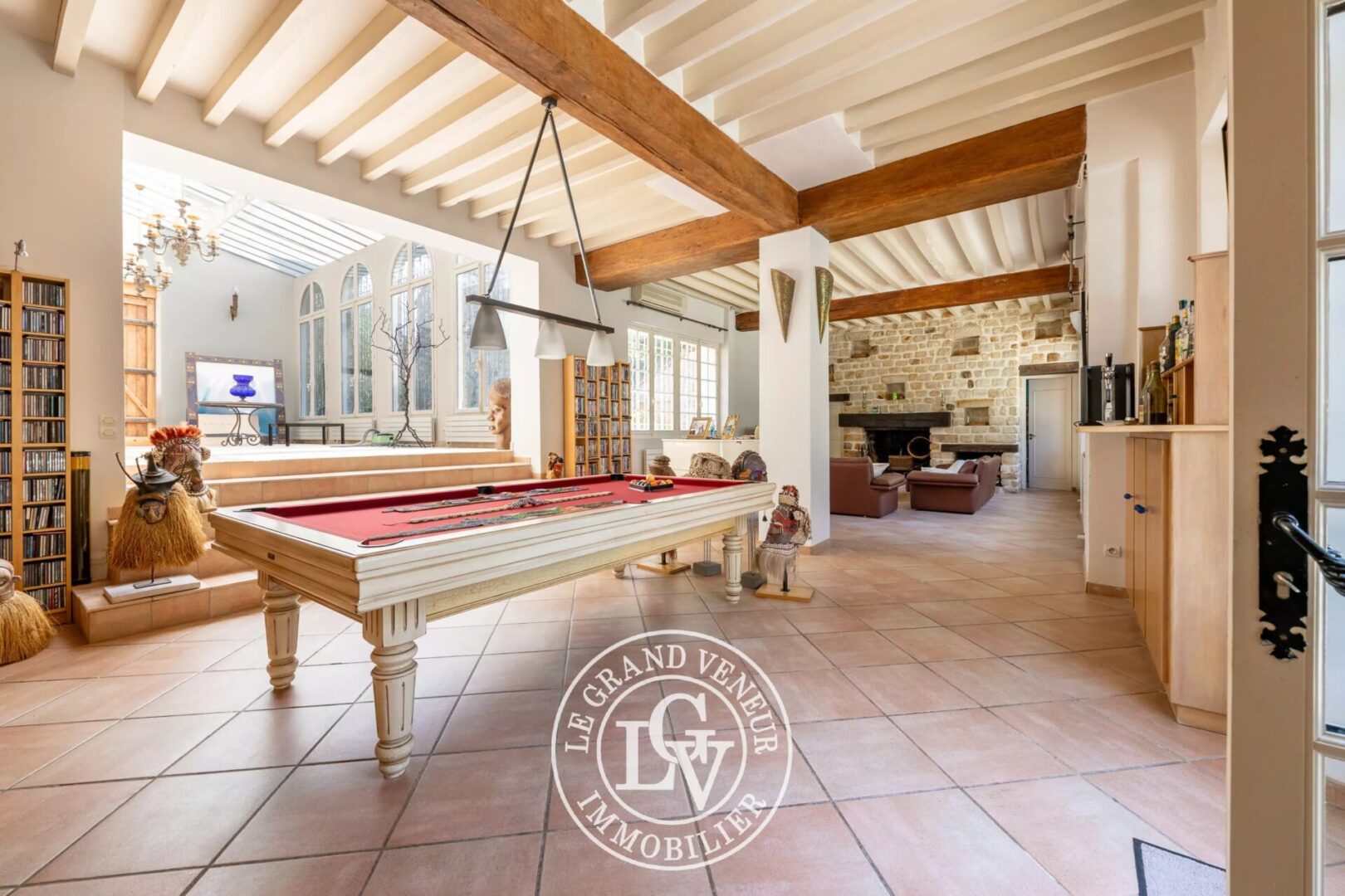 DEMEURE DE CHARME – 6 CHAMBRES – BUREAU – 3 SALLES DE BAINS – PISCINE – TENNIS- PARC PAYSAGER DE 24 500M²