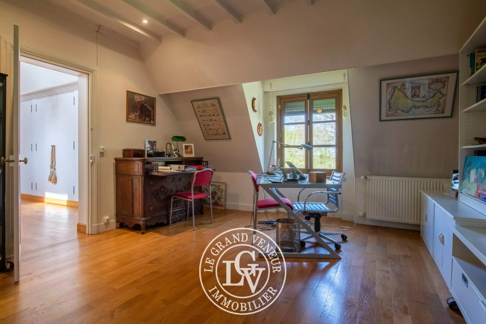 DEMEURE DE CHARME – 6 CHAMBRES – BUREAU – 3 SALLES DE BAINS – PISCINE – TENNIS- PARC PAYSAGER DE 24 500M²