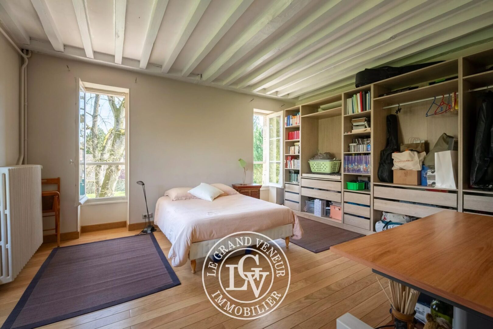 DEMEURE DE CHARME – 6 CHAMBRES – BUREAU – 3 SALLES DE BAINS – PISCINE – TENNIS- PARC PAYSAGER DE 24 500M²