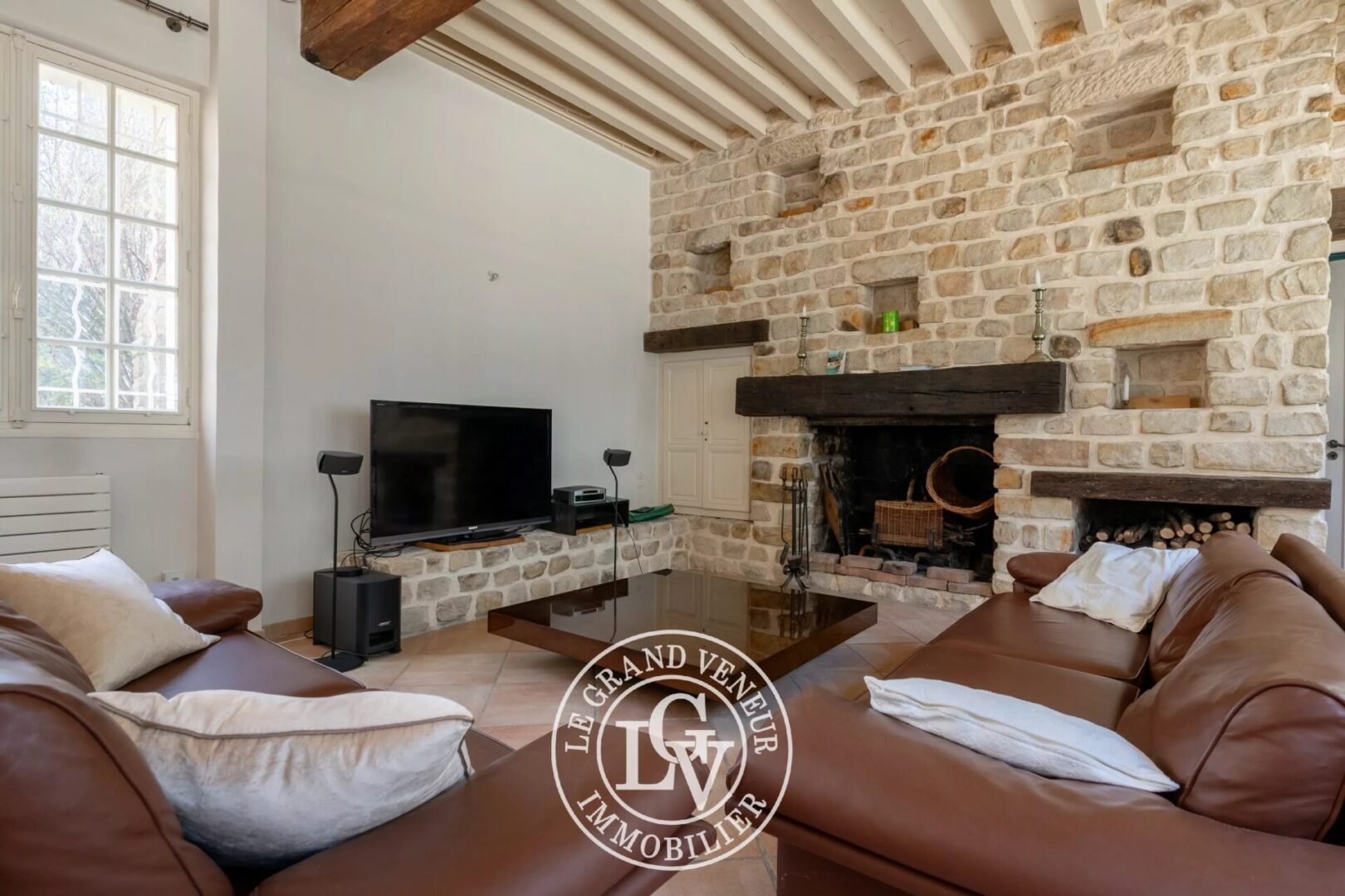 DEMEURE DE CHARME – 6 CHAMBRES – BUREAU – 3 SALLES DE BAINS – PISCINE – TENNIS- PARC PAYSAGER DE 24 500M²