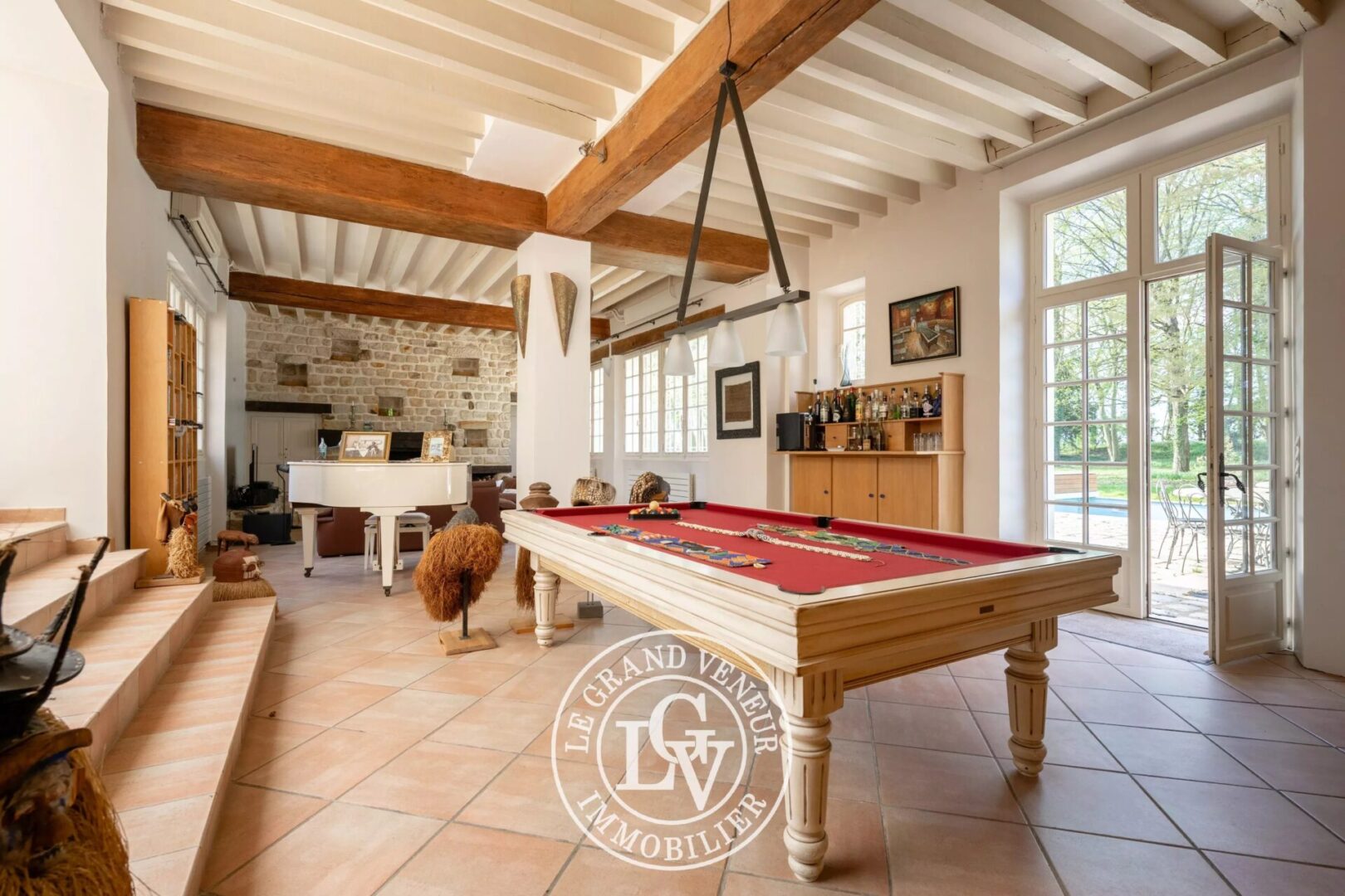 DEMEURE DE CHARME – 6 CHAMBRES – BUREAU – 3 SALLES DE BAINS – PISCINE – TENNIS- PARC PAYSAGER DE 24 500M²