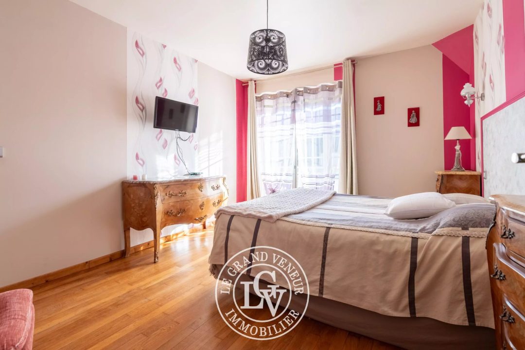 ACHÈRES-LA-FORÊT – ENSEMBLE IMMOBILIER MIXTE DE 1 015 m² – HABITATION & ACTIVITÉ PROFESSIONNELLE
