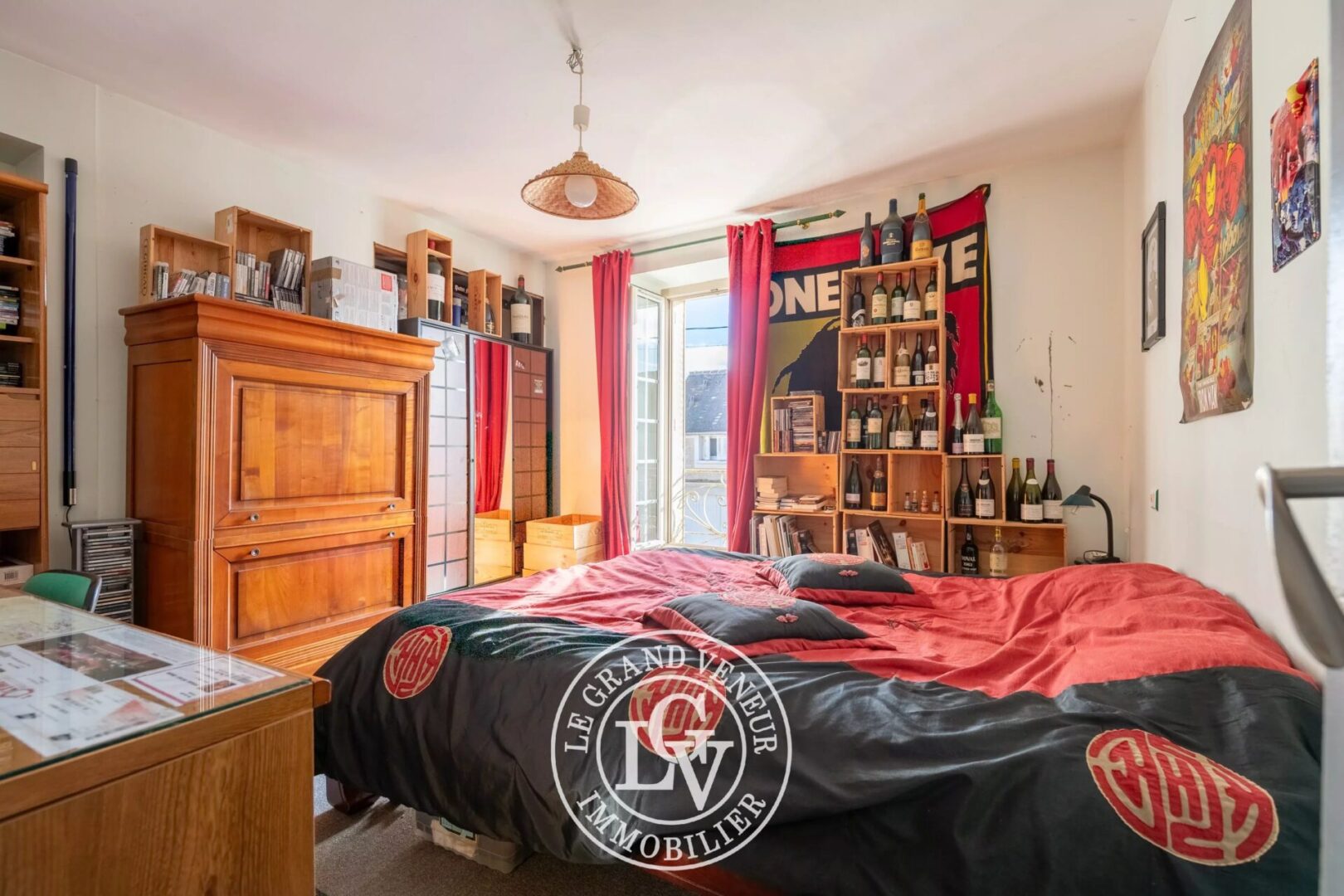 PROCHE MILLY LA FORÊT – ENSEMBLE IMMOBILIER MIXTE : MAISON D&rsquo;HABITATION – LOCAUX PROFESSIONNELS – BUREAUX – GARAGES – SOIT 1015M² DE SURFACES EXPLOITABLES