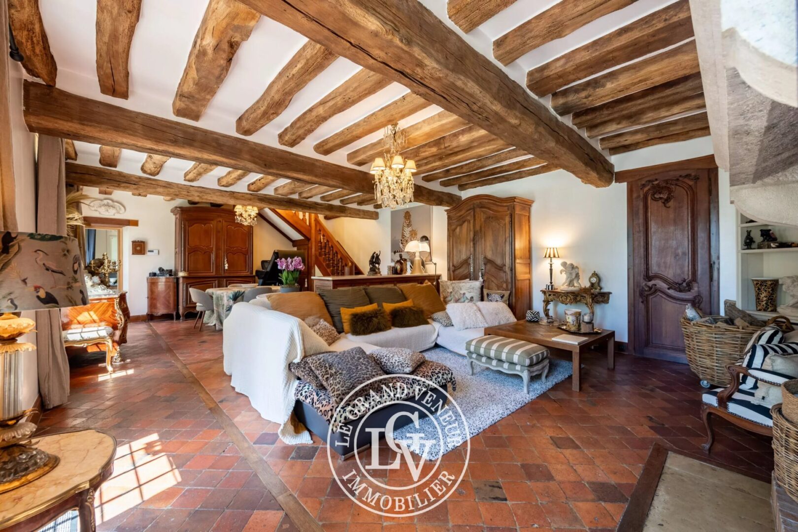 A 30 MINUTES DE FONTAINEBLEAU – FERME DE CARACTÈRE DU XIXᵉ SIÈCLE AVEC PISCINE – RÉNOVATION D&rsquo;EXCEPTION SUR UN DOMAINE PRIVÉ DE 6 200 M²