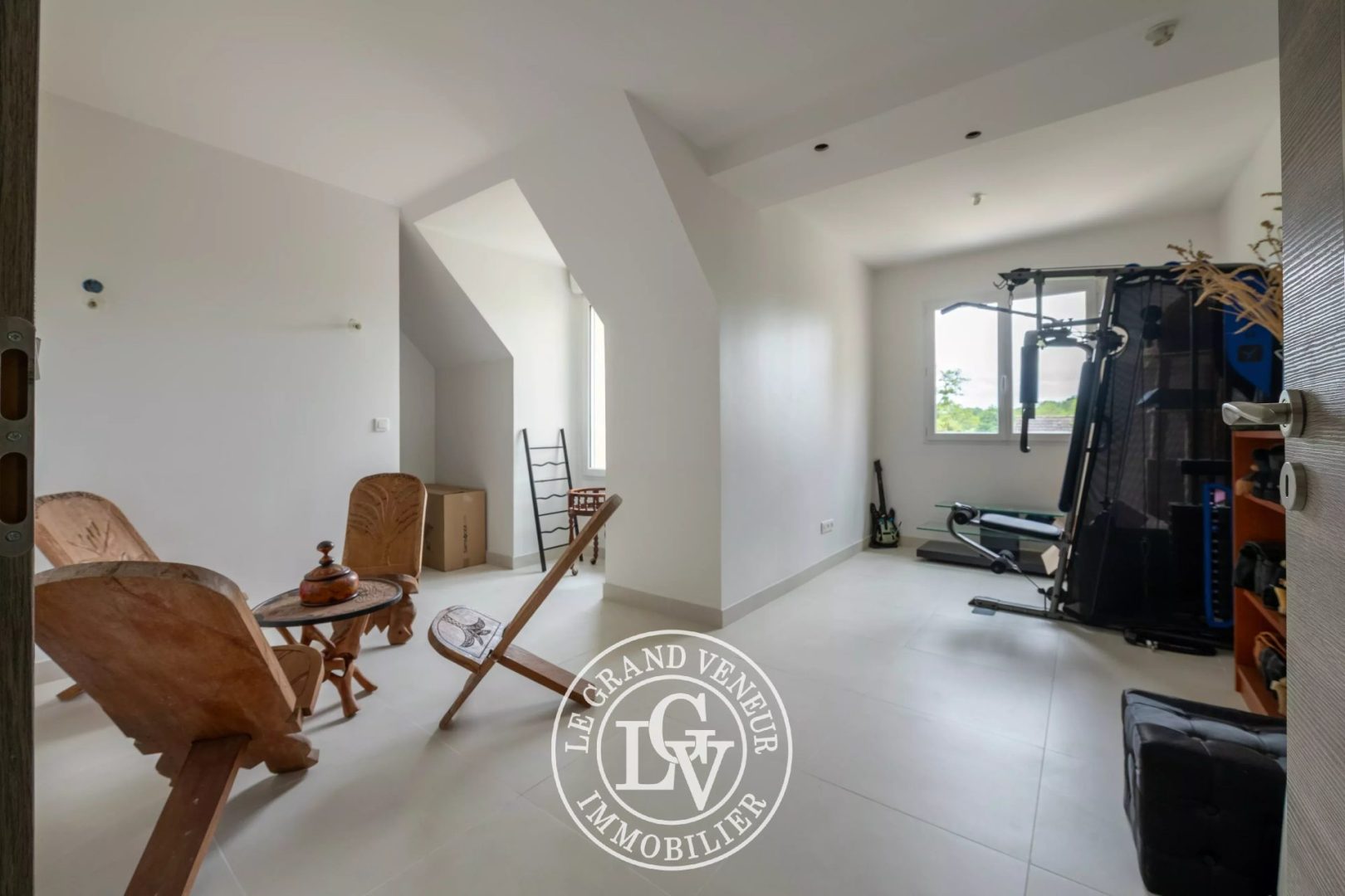 À 8MN DE MELUN – À MOISENAY – VILLA CONTEMPORAINE DE 205M² – 6 CHAMBRES – SOUS SOL TOTAL – JARDIN PAYSAGER DE 1045M²