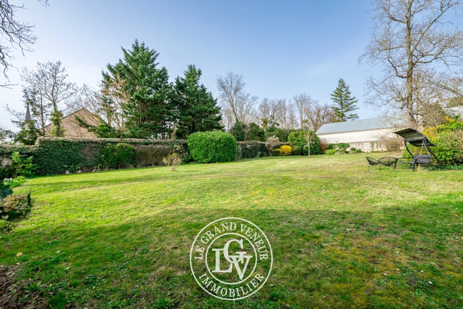 PROCHE FONTAINEBLEAU – VULAINES SUR SEINE – MAISON DE MAÎTRE DE 289 M² ET APPARTEMENT INDÉPENDANT DE 41 M² SUR UN BEAU JARDIN PAYSAGER DE 1989 M²