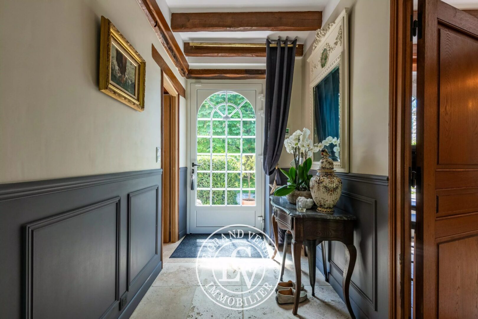 A 30 MINUTES DE FONTAINEBLEAU – FERME DE CARACTÈRE DU XIXᵉ SIÈCLE AVEC PISCINE – RÉNOVATION D&rsquo;EXCEPTION SUR UN DOMAINE PRIVÉ DE 6 200 M²