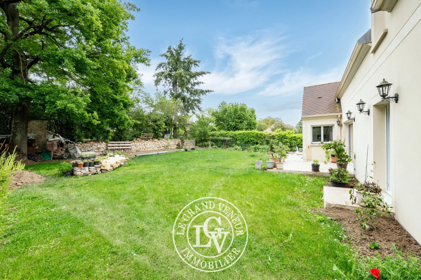 À 8MN DE MELUN – À MOISENAY – VILLA CONTEMPORAINE DE 205M² – 6 CHAMBRES – SOUS SOL TOTAL – JARDIN PAYSAGER DE 1045M²