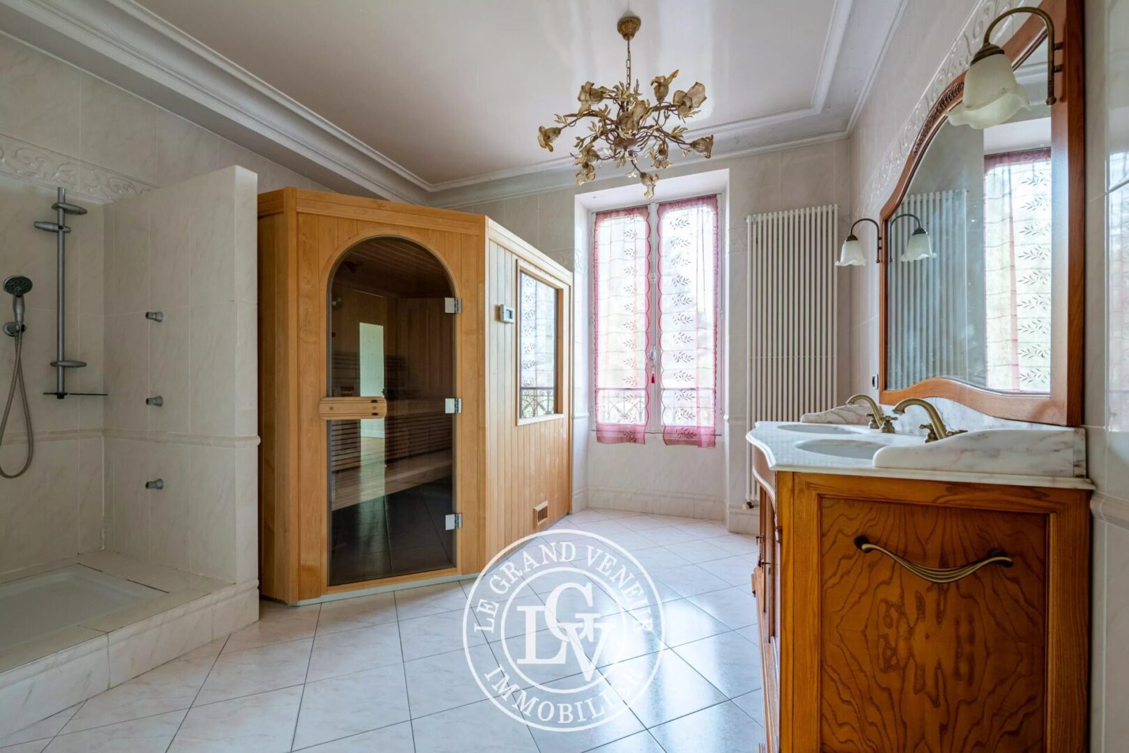 PROCHE FONTAINEBLEAU – VULAINES SUR SEINE – MAISON DE MAÎTRE DE 289 M² ET APPARTEMENT INDÉPENDANT DE 41 M² SUR UN BEAU JARDIN PAYSAGER DE 1989 M²