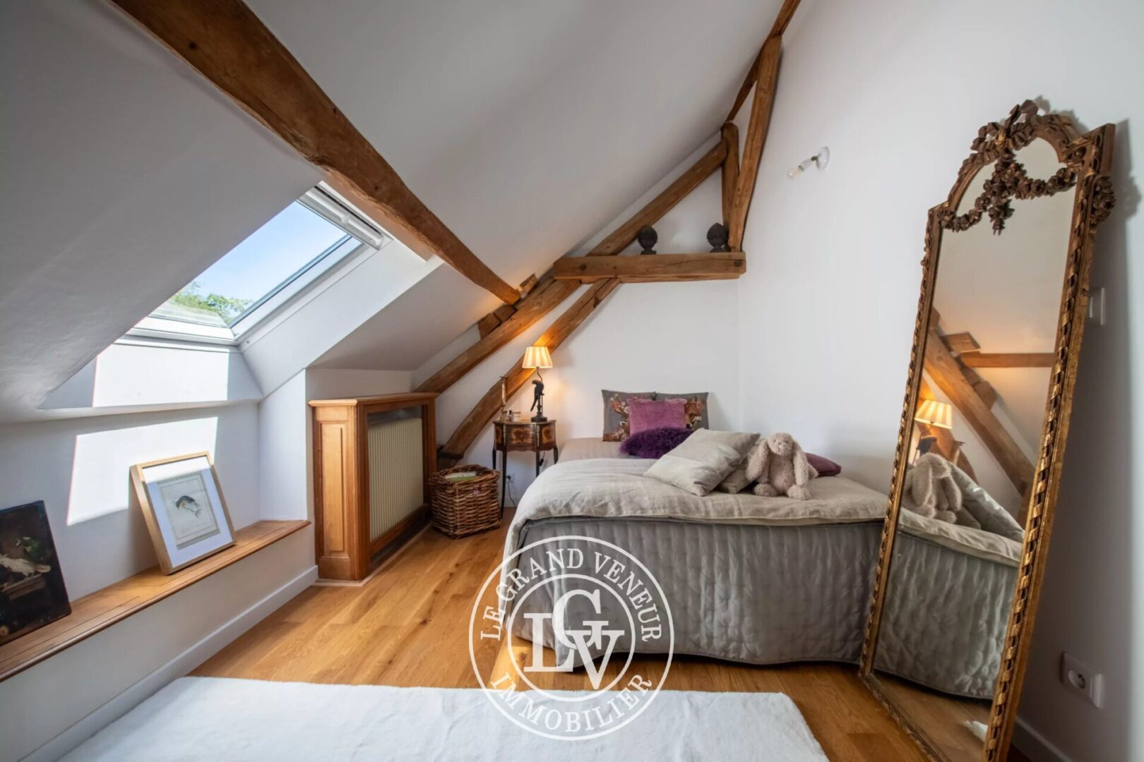 A 30 MINUTES DE FONTAINEBLEAU – FERME DE CARACTÈRE DU XIXᵉ SIÈCLE AVEC PISCINE – RÉNOVATION D&rsquo;EXCEPTION SUR UN DOMAINE PRIVÉ DE 6 200 M²