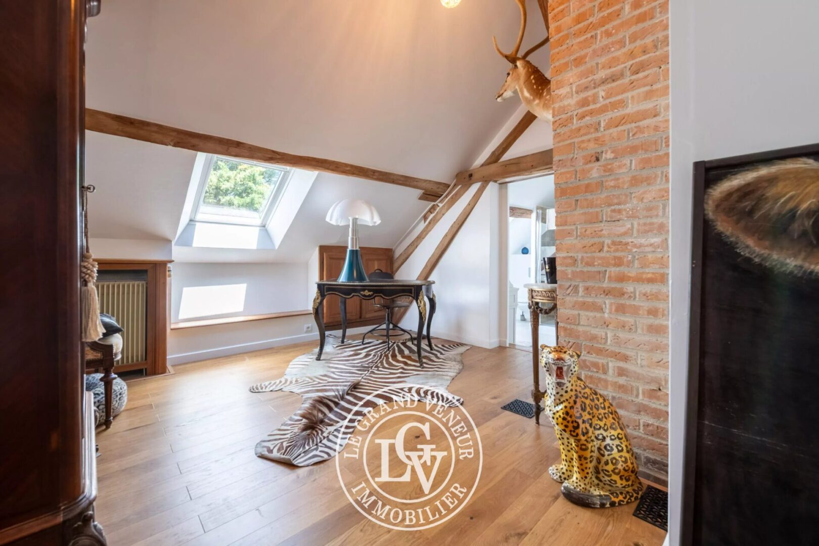 A 30 MINUTES DE FONTAINEBLEAU – FERME DE CARACTÈRE DU XIXᵉ SIÈCLE AVEC PISCINE – RÉNOVATION D&rsquo;EXCEPTION SUR UN DOMAINE PRIVÉ DE 6 200 M²