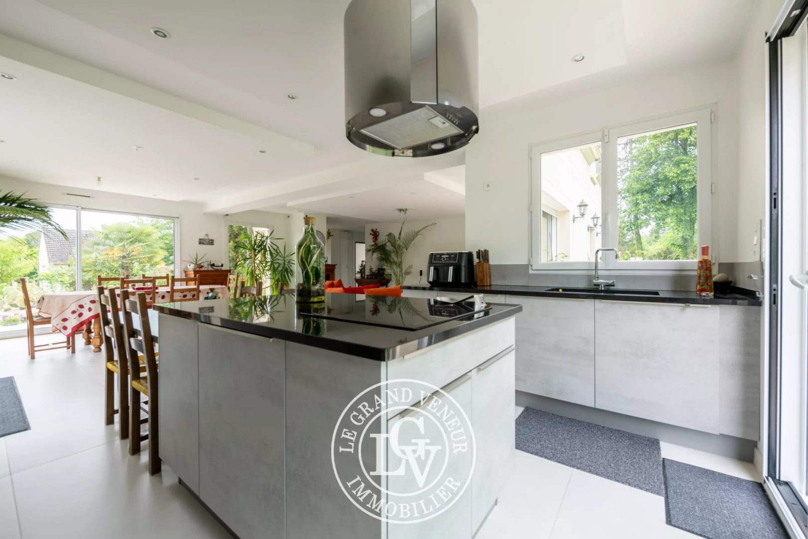 À 8MN DE MELUN – À MOISENAY – VILLA CONTEMPORAINE DE 205M² – 6 CHAMBRES – SOUS SOL TOTAL – JARDIN PAYSAGER DE 1045M²