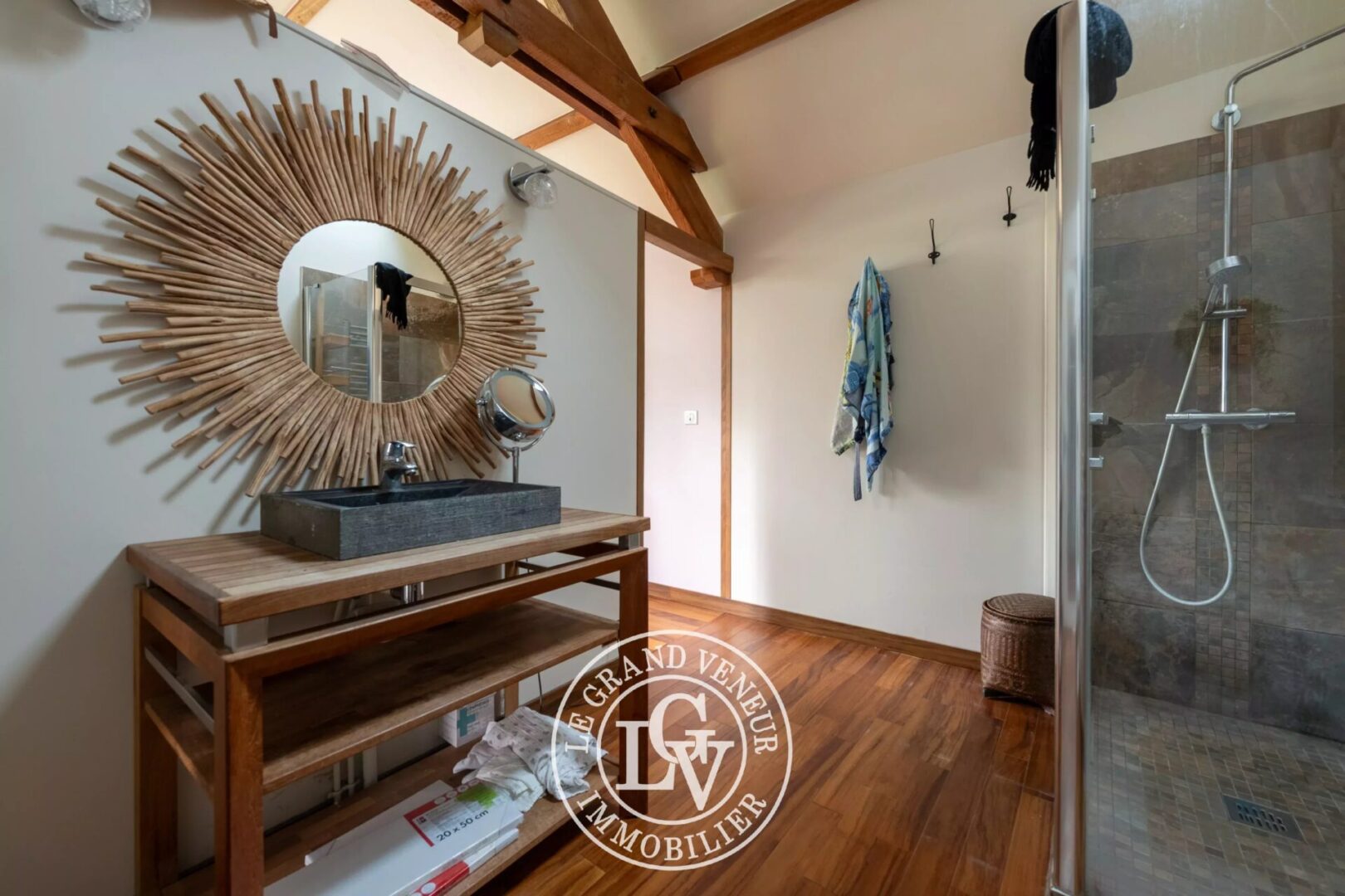PROCHE FONTAINEBLEAU – VULAINES SUR SEINE – MAISON DE MAÎTRE DE 289 M² ET APPARTEMENT INDÉPENDANT DE 41 M² SUR UN BEAU JARDIN PAYSAGER DE 1989 M²