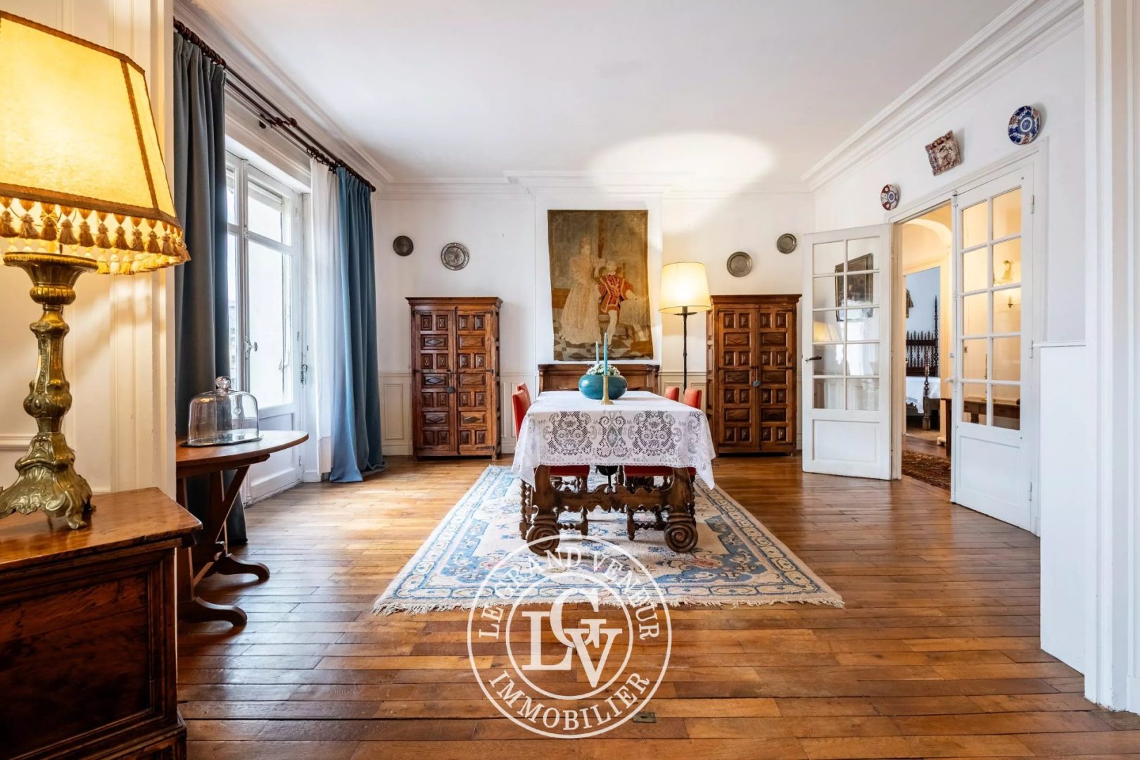 FONTAINEBLEAU – HYPER CENTRE – APPARTEMENT FAMILIAL DE STANDING – 5 CHAMBRES- 175 M²