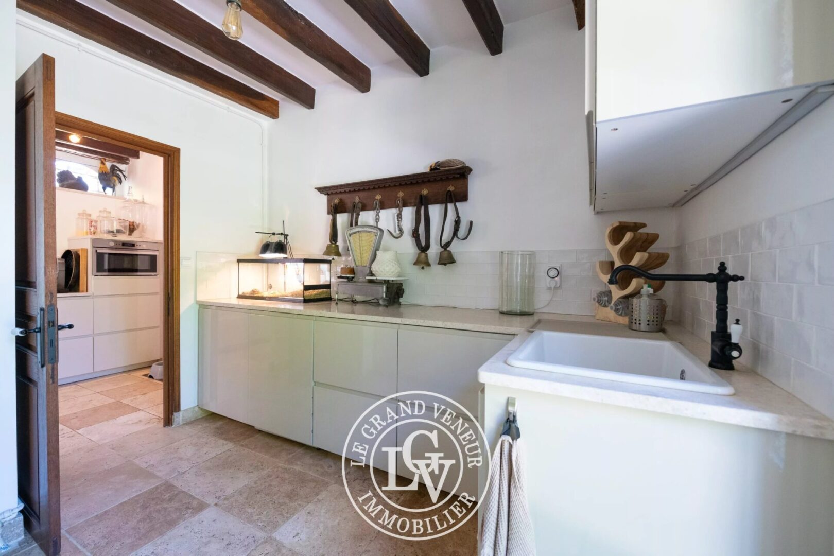 A 30 MINUTES DE FONTAINEBLEAU – FERME DE CARACTÈRE DU XIXᵉ SIÈCLE AVEC PISCINE – RÉNOVATION D&rsquo;EXCEPTION SUR UN DOMAINE PRIVÉ DE 6 200 M²
