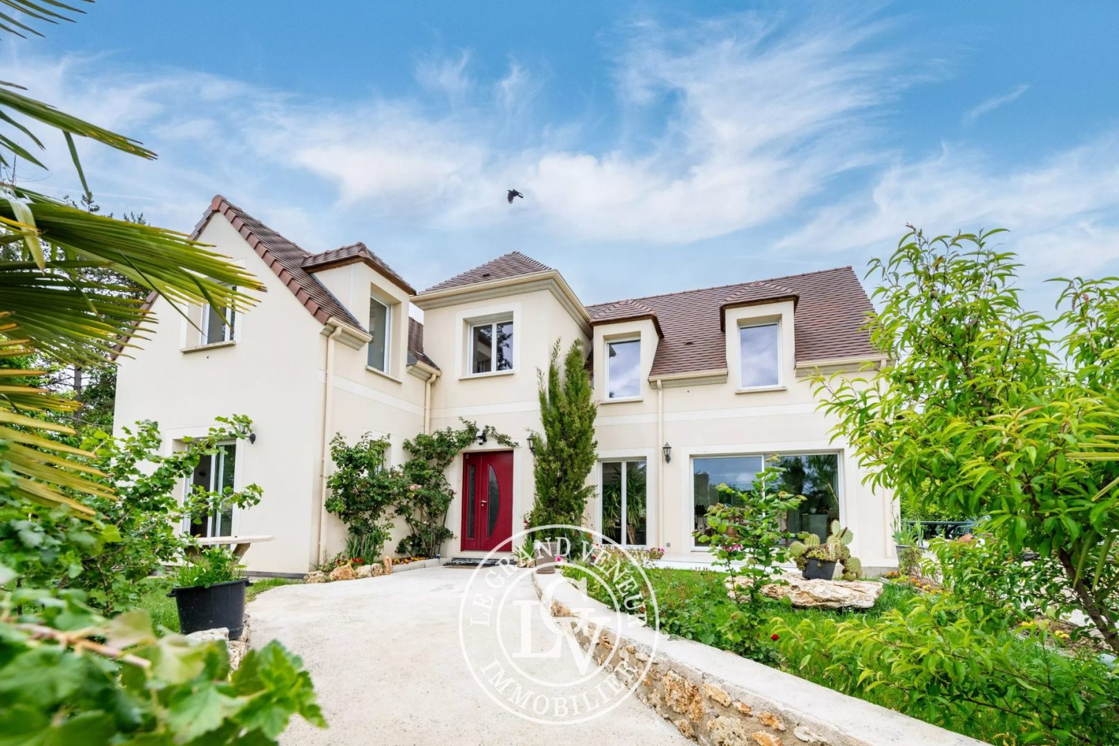 À 8MN DE MELUN – À MOISENAY – VILLA CONTEMPORAINE DE 205M² – 6 CHAMBRES – SOUS SOL TOTAL – JARDIN PAYSAGER DE 1045M²