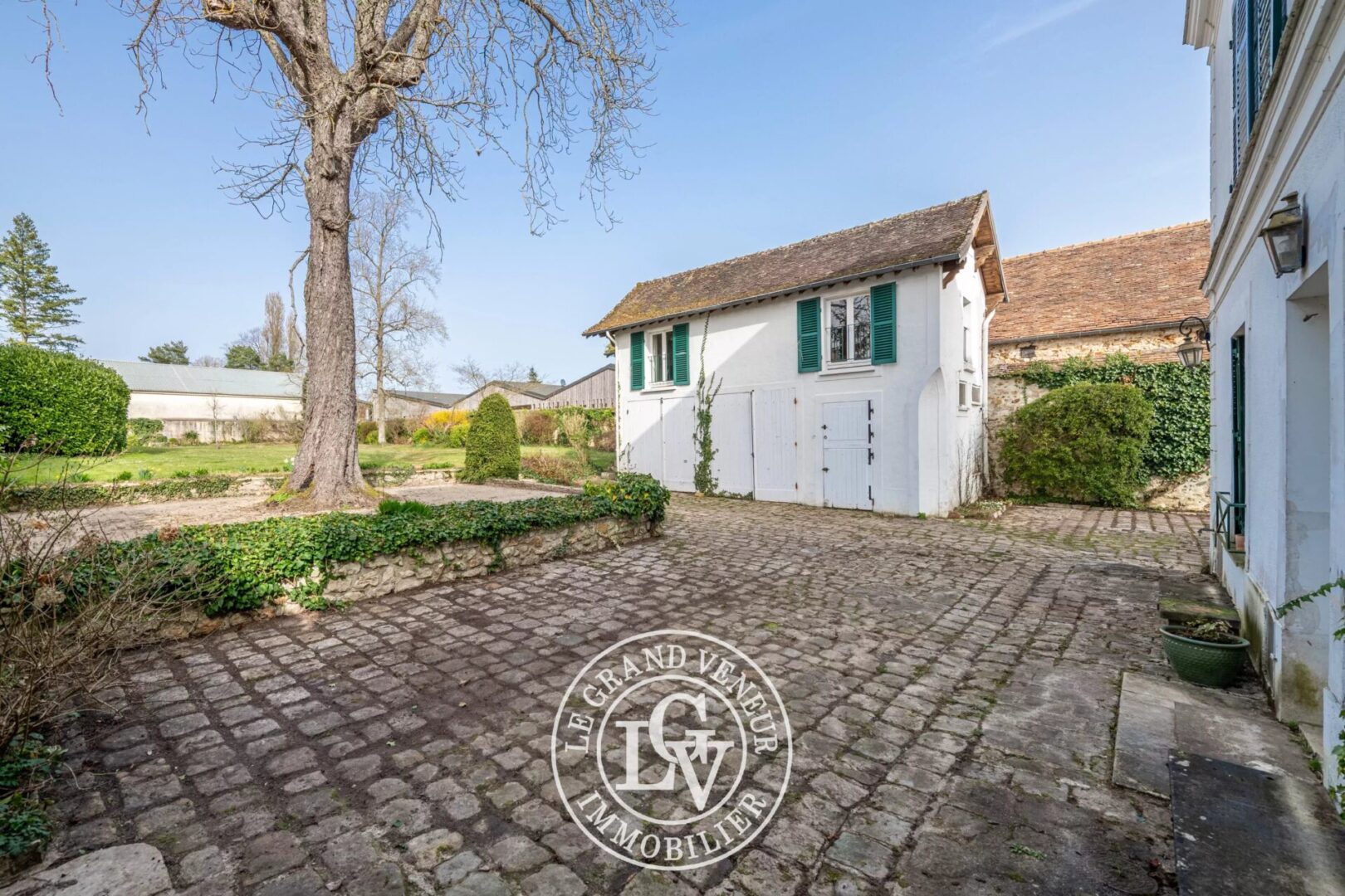 PROCHE FONTAINEBLEAU – VULAINES SUR SEINE – MAISON DE MAÎTRE DE 289 M² ET APPARTEMENT INDÉPENDANT DE 41 M² SUR UN BEAU JARDIN PAYSAGER DE 1989 M²