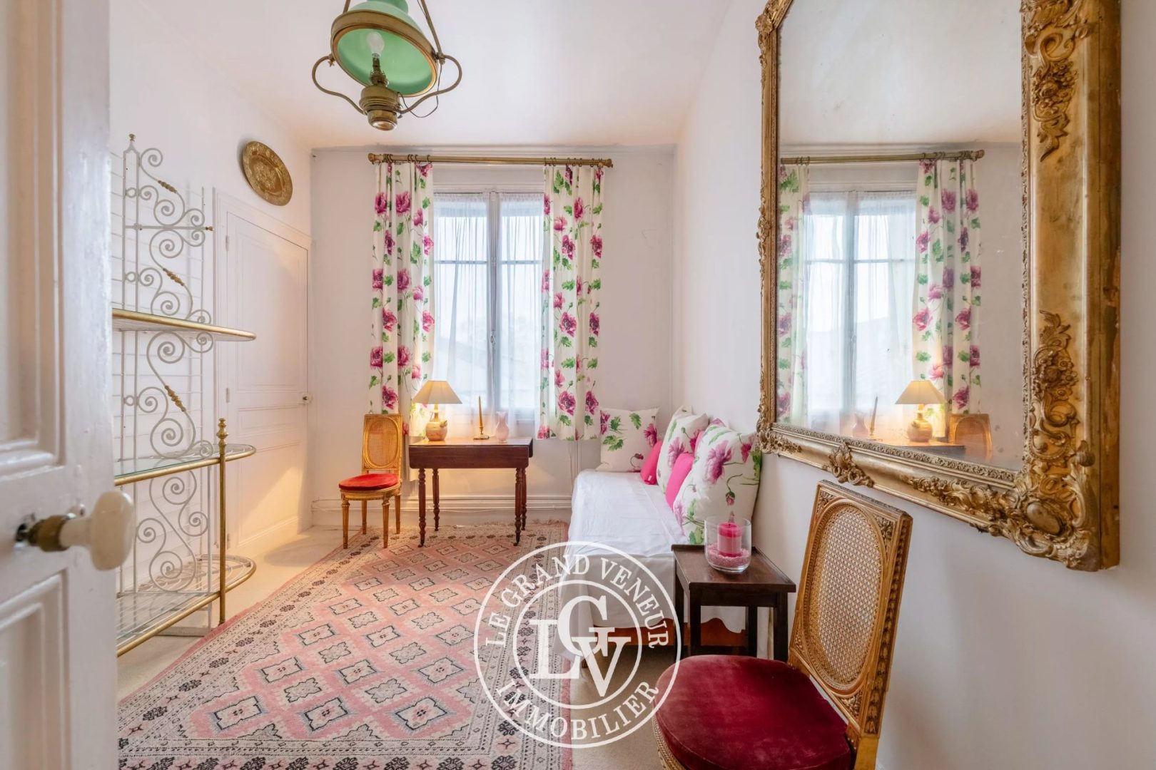 FONTAINEBLEAU – HYPER CENTRE – APPARTEMENT FAMILIAL DE STANDING – 5 CHAMBRES- 175 M²