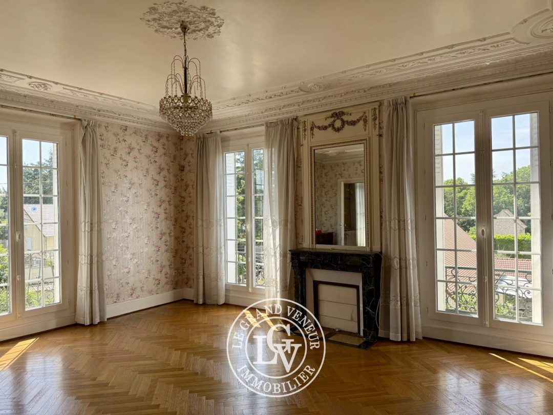 PROCHE FONTAINEBLEAU – VULAINES SUR SEINE – DEMEURE BOURGEOISE DE CARACTÈRE – 351 M²  – JARDIN PAYSAGER
